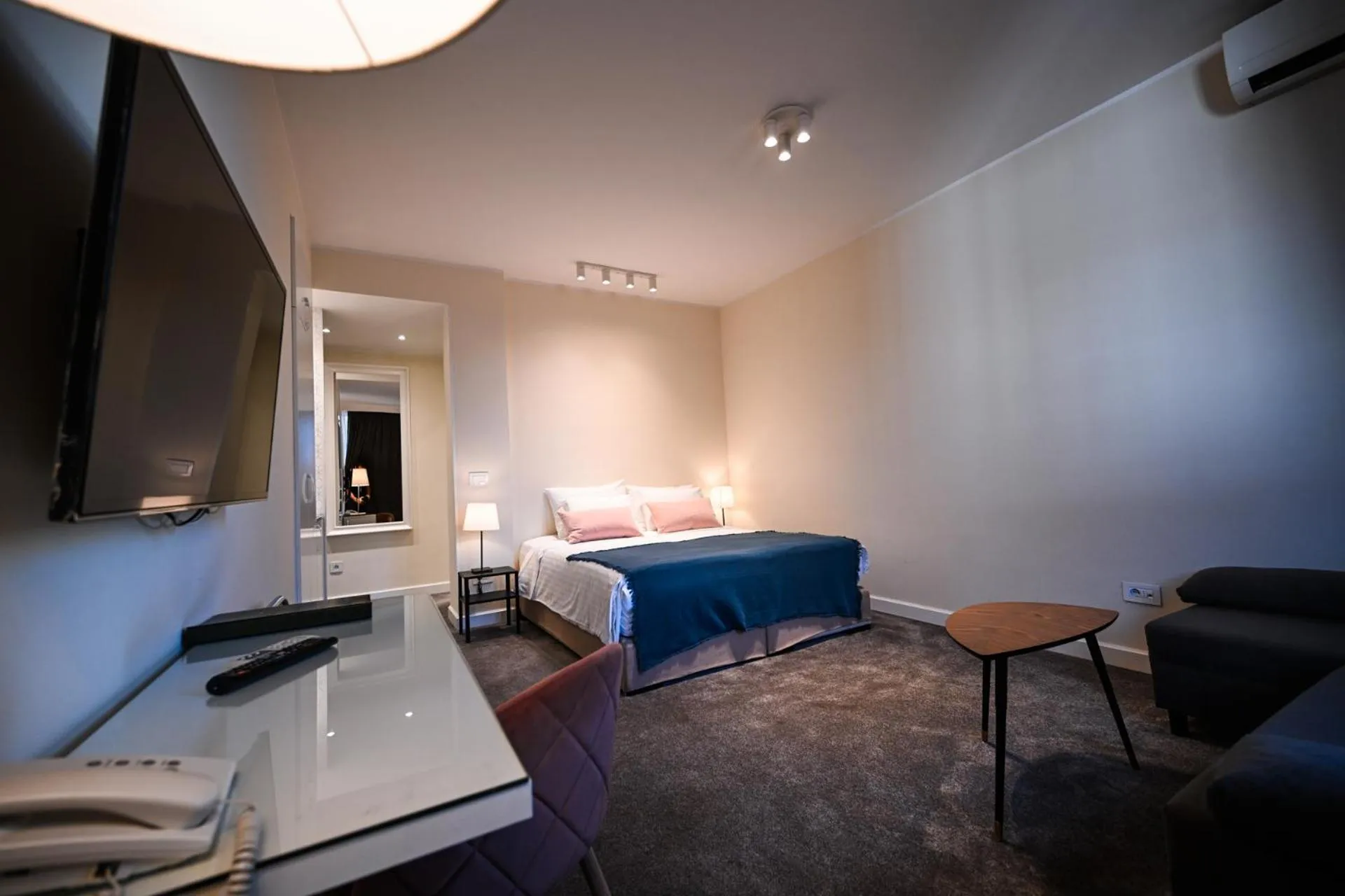 Property building in Garni Hotel Le Petit Piaf