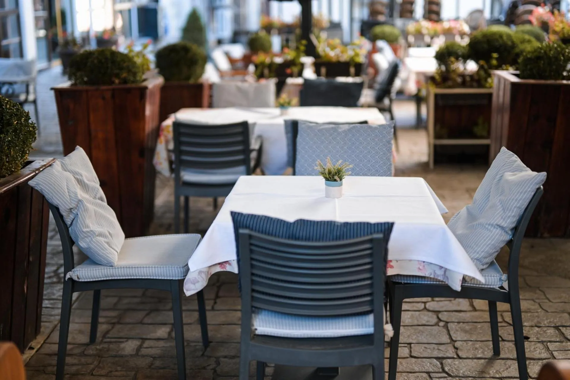 Restaurant/places to eat in Garni Hotel Le Petit Piaf