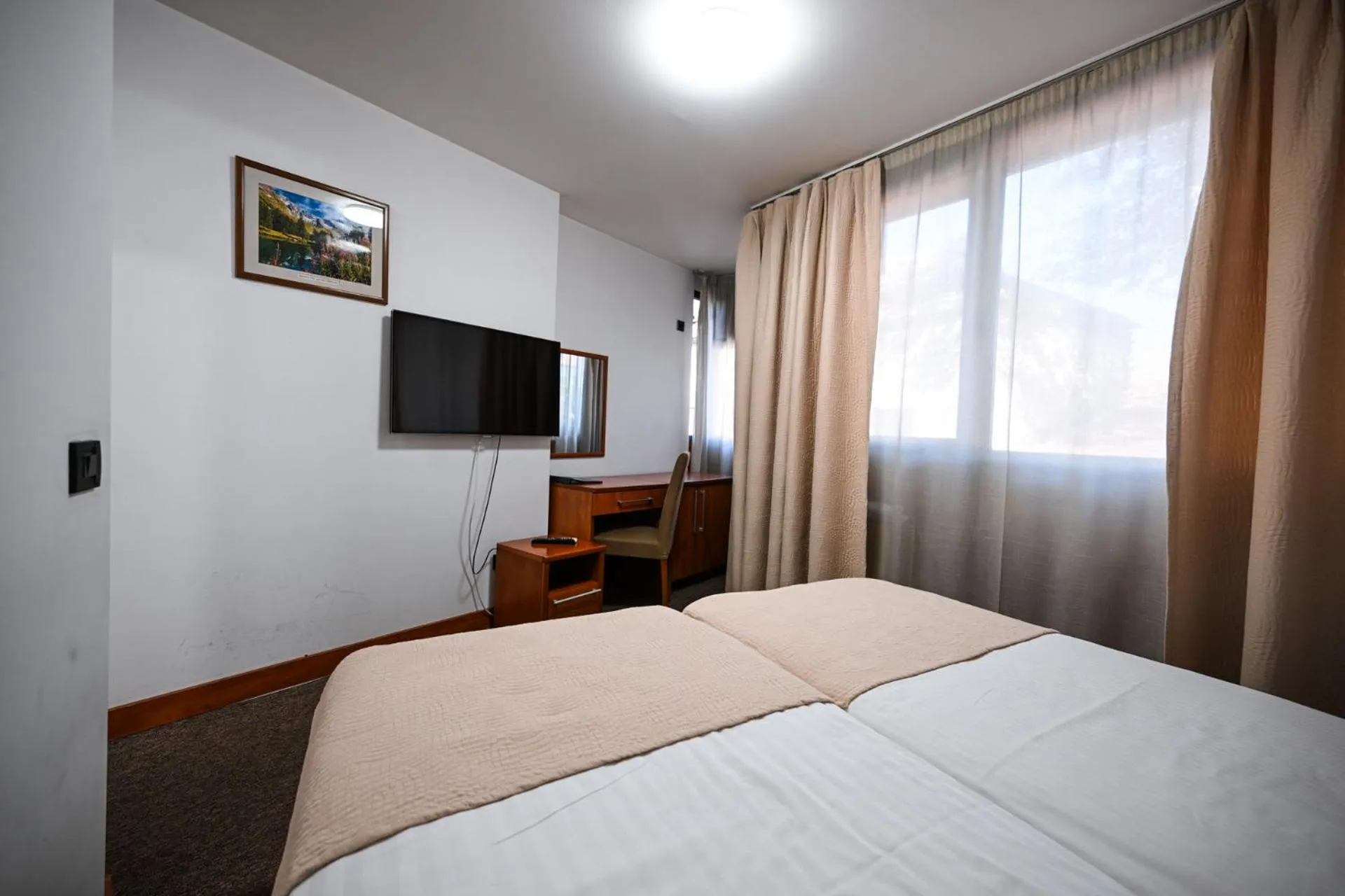Property building, Bed in Garni Hotel Le Petit Piaf