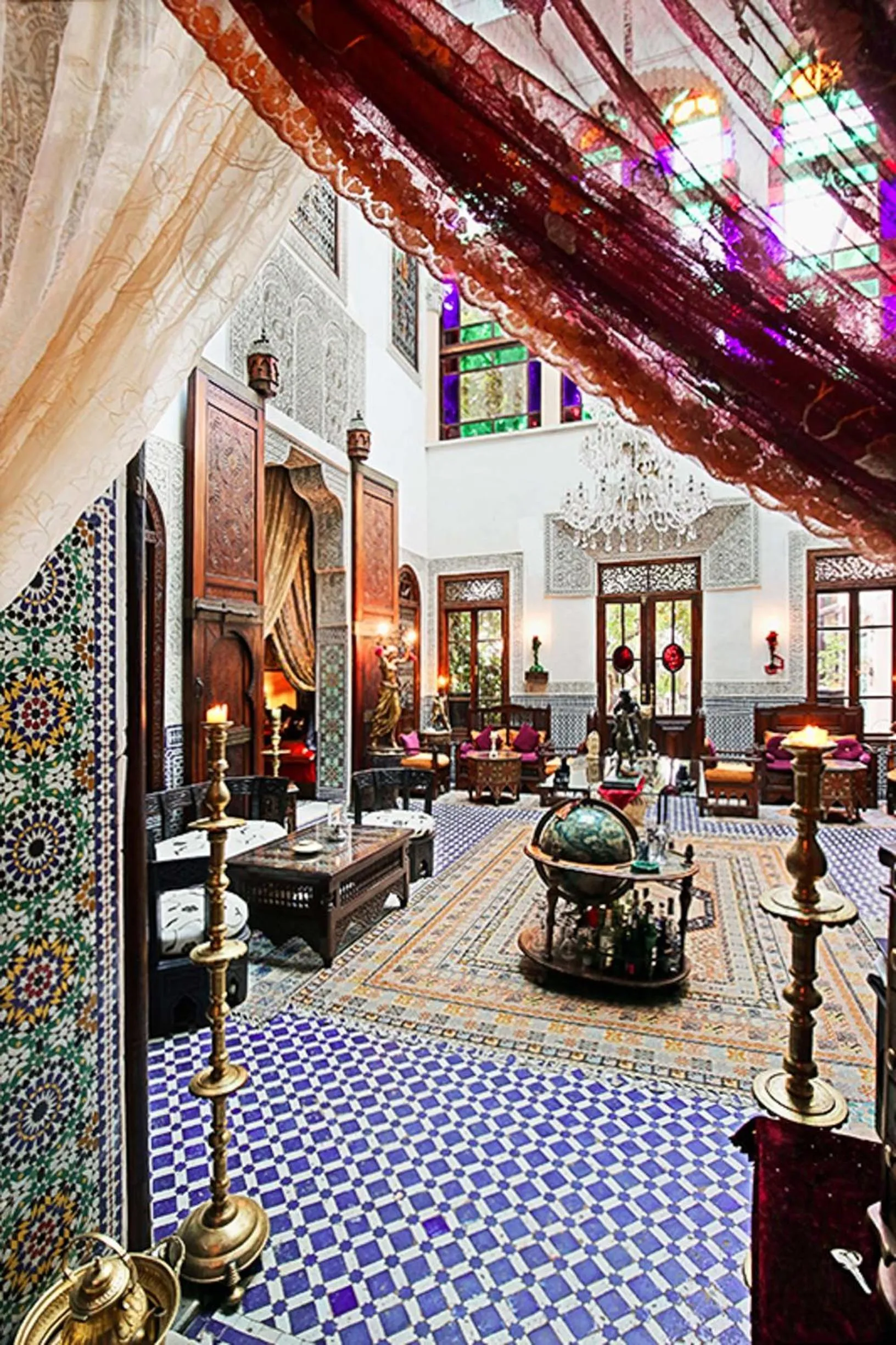 Communal lounge/ TV room in Riad Arabesque & Spa
