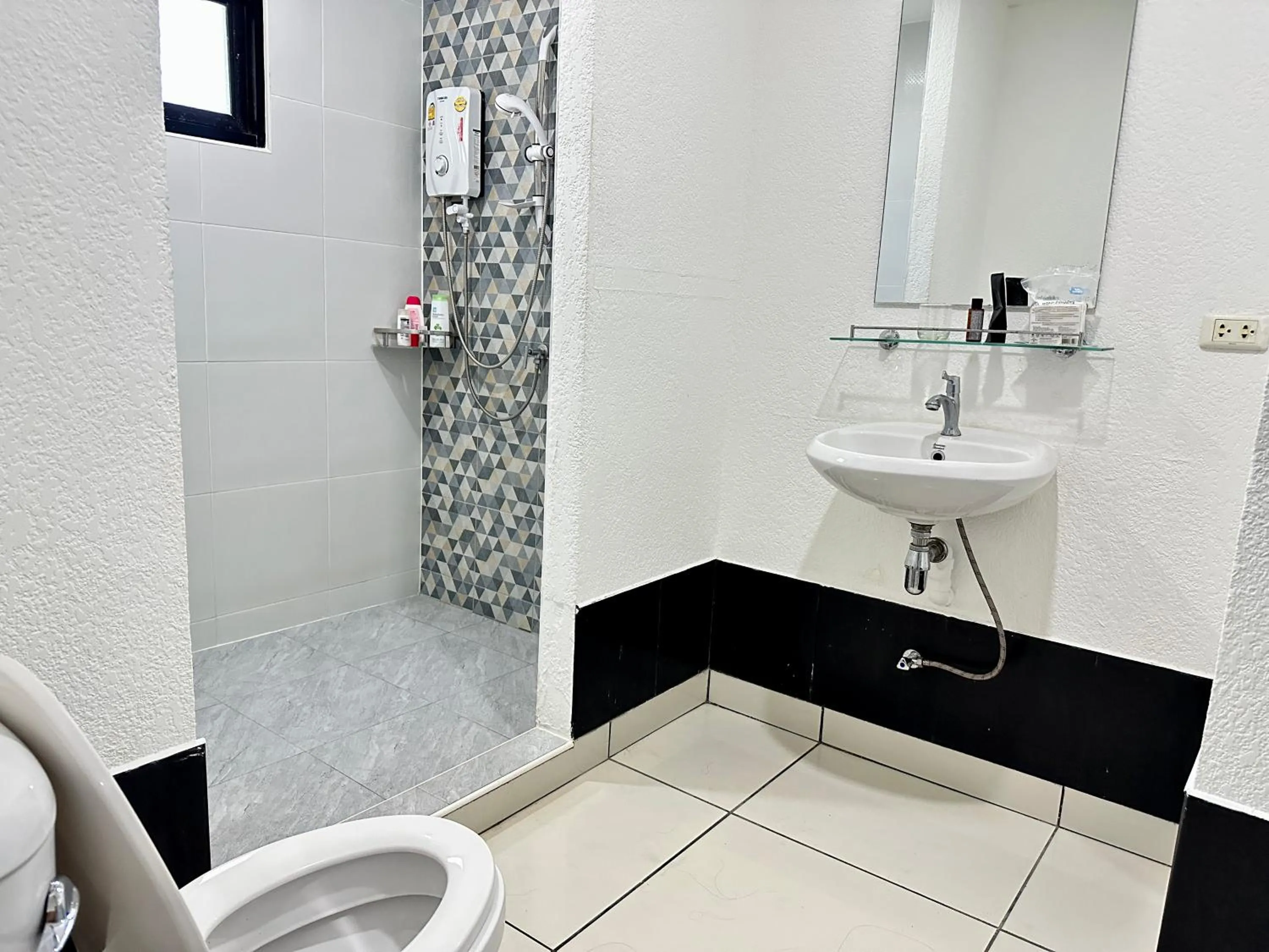 Toilet in Mona Lisa pool villa