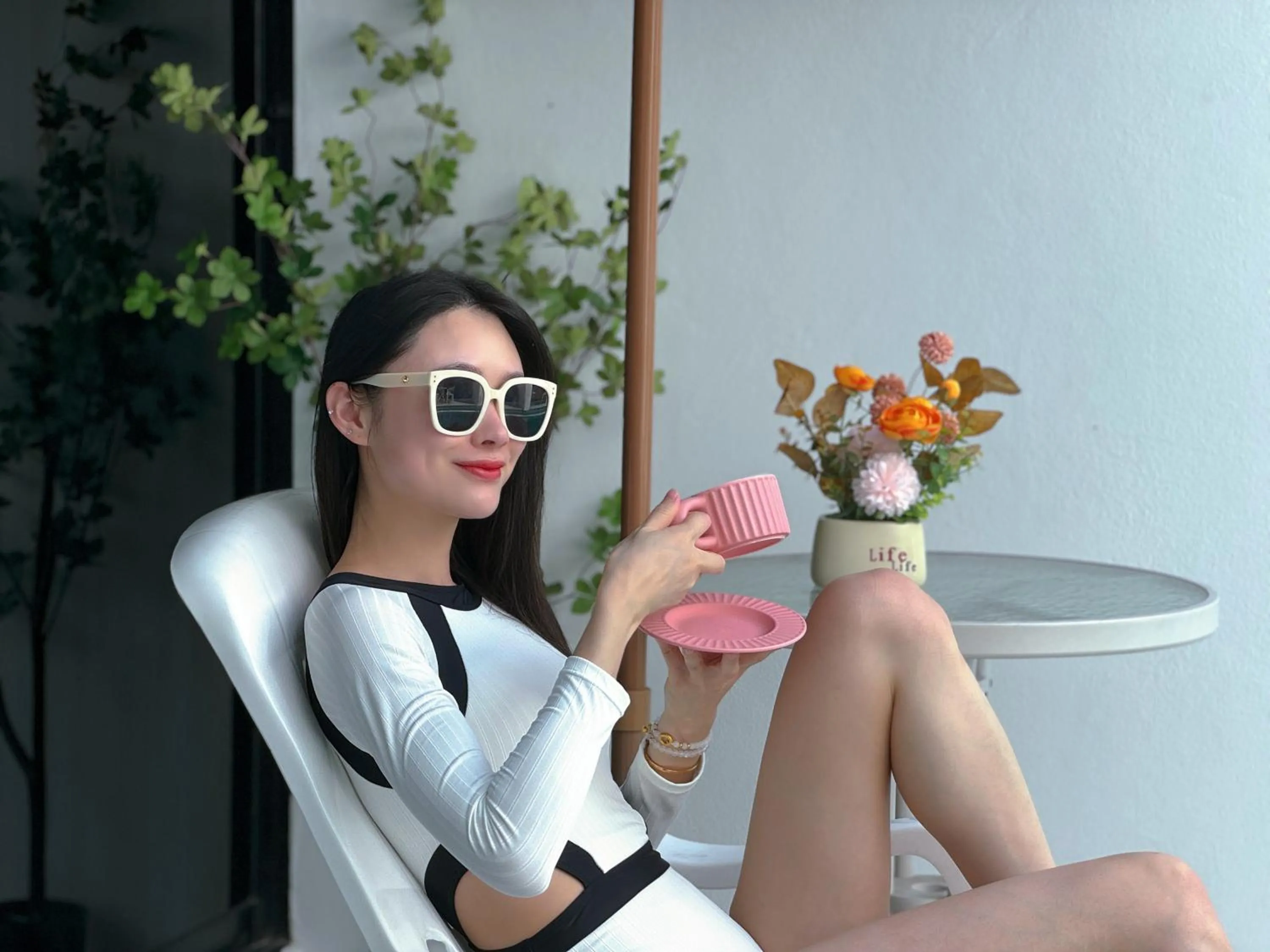 People in Mona Lisa pool villa