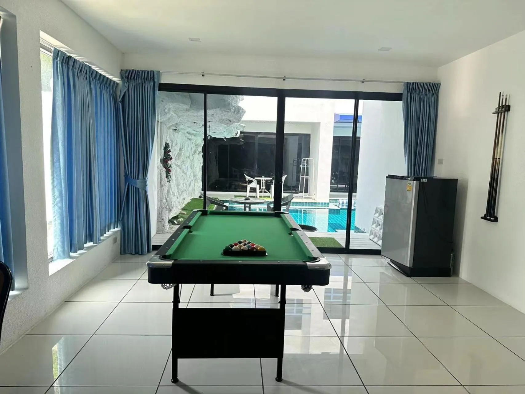 Billiard in Mona Lisa pool villa