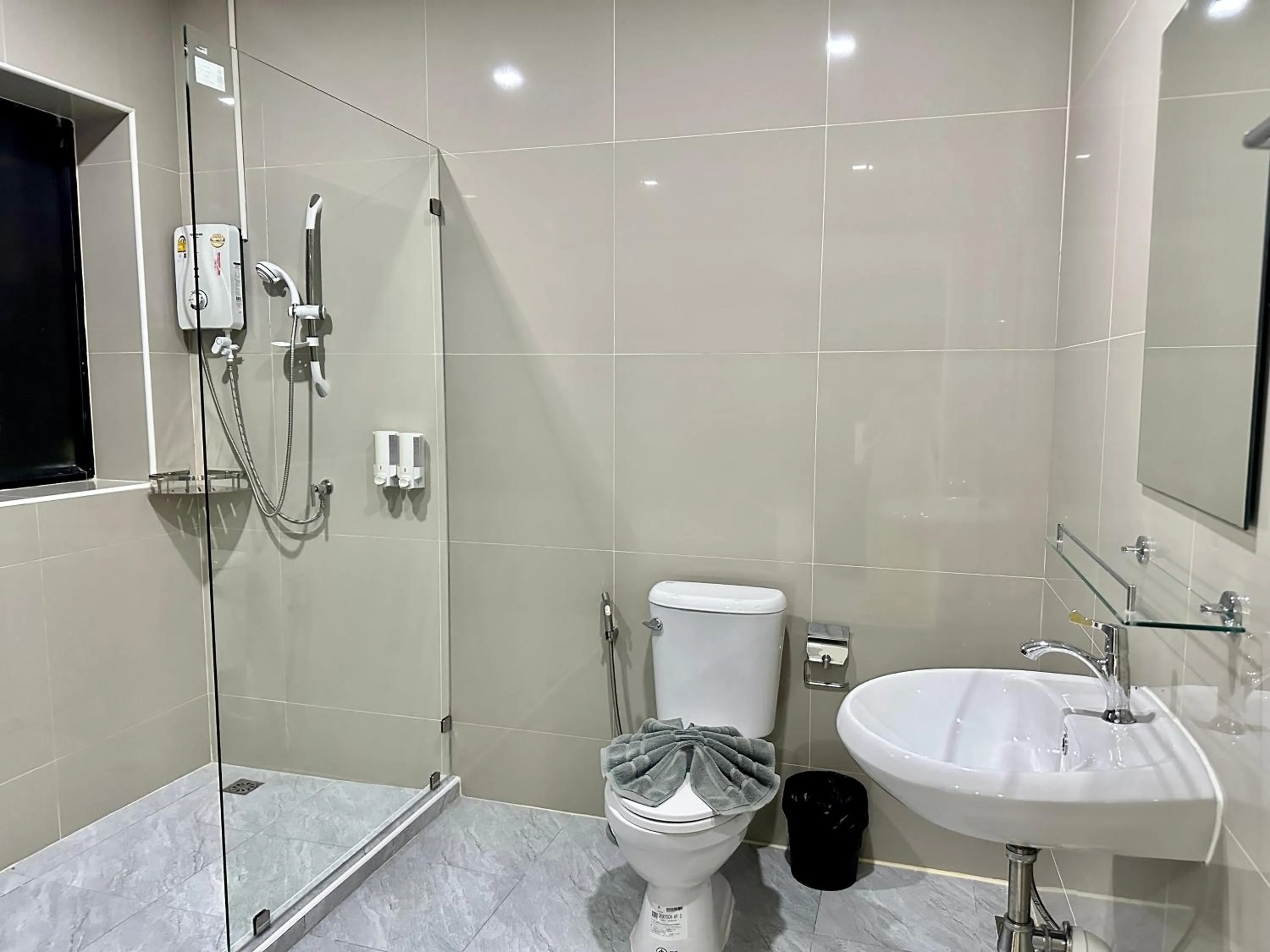 Toilet in Mona Lisa pool villa