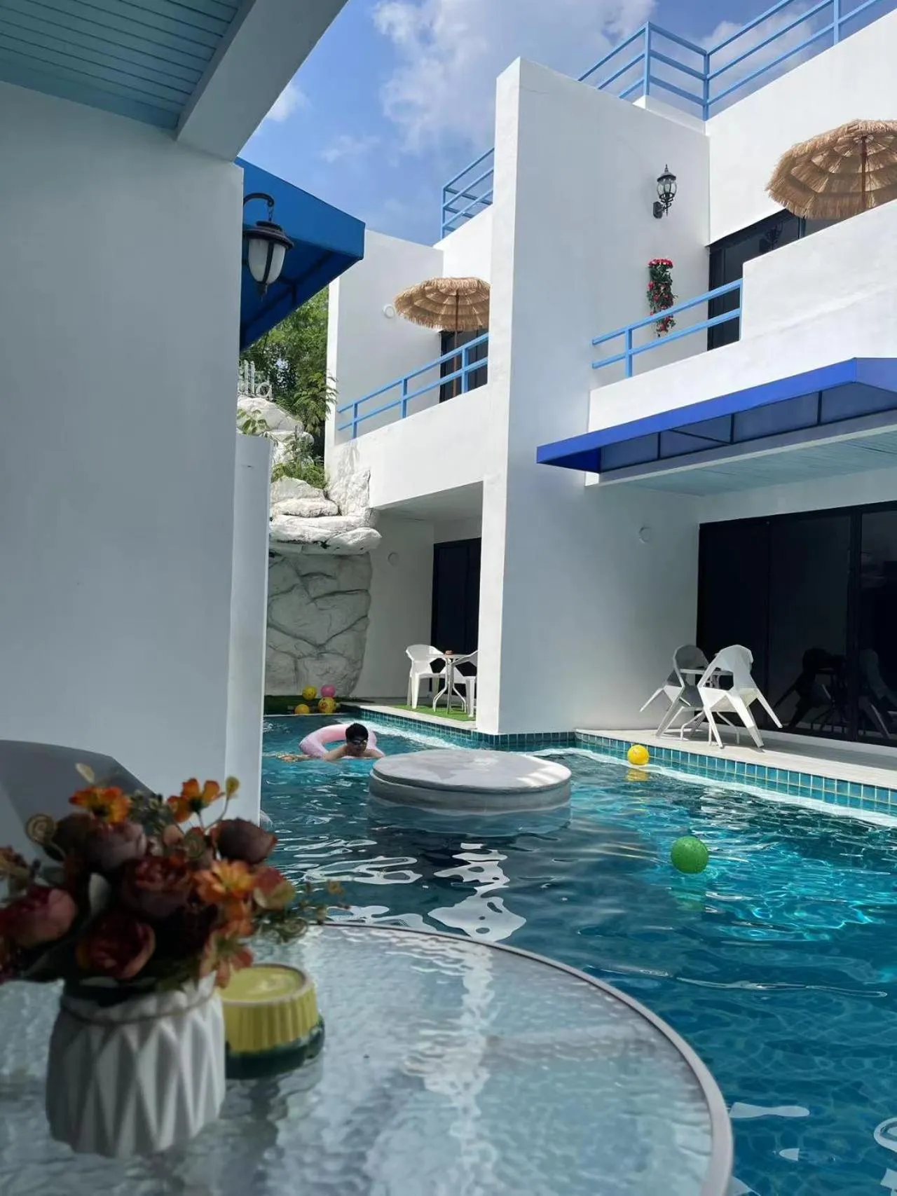 Swimming pool in Mona Lisa pool villa