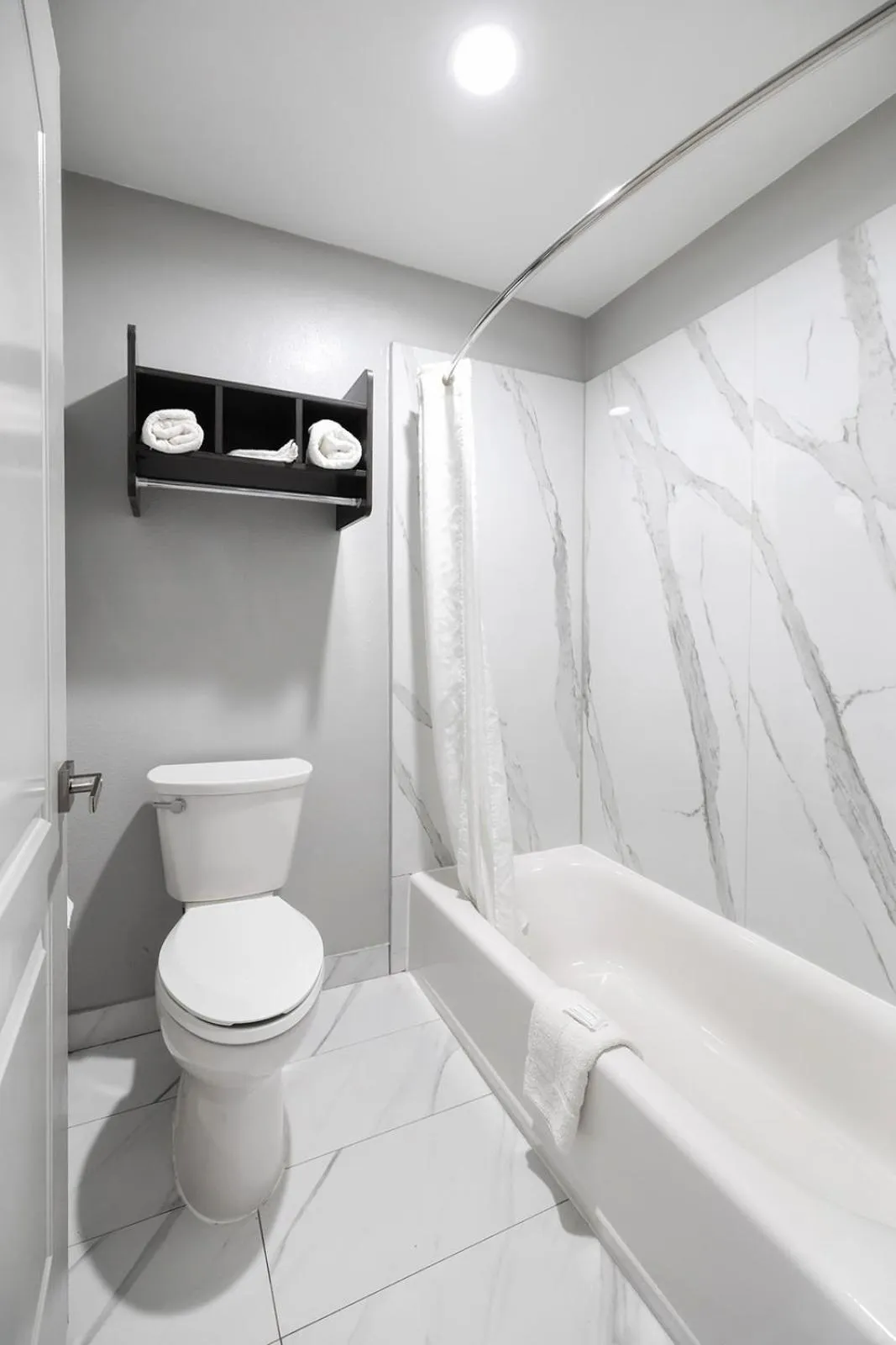 Toilet in Downtowner Inns - Houston Downtown & Convention Center