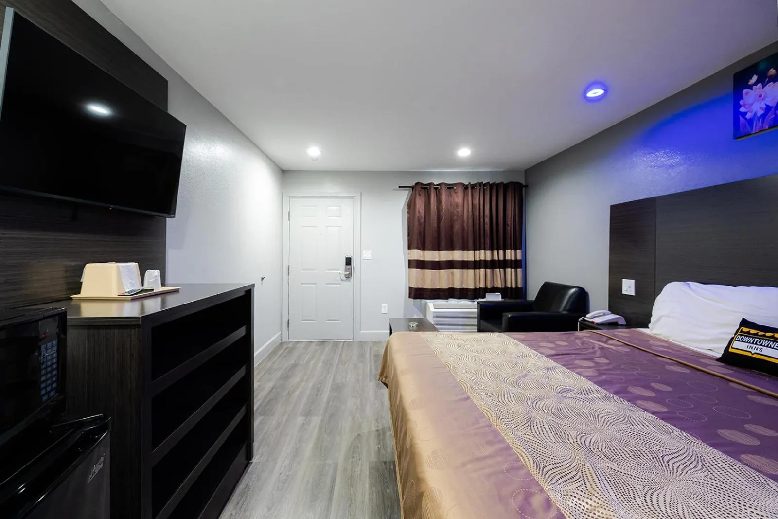 Bed in Downtowner Inns - Houston Downtown & Convention Center