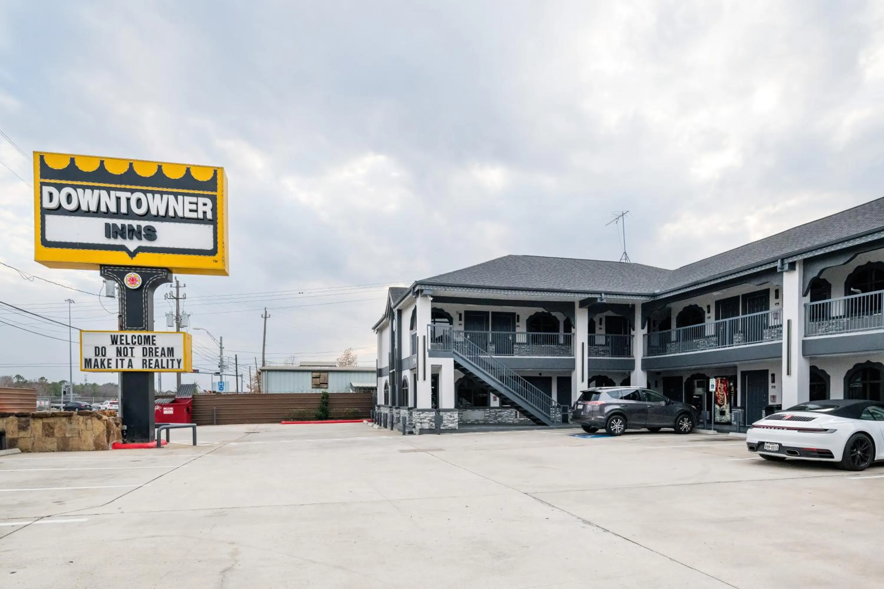 Property building in Downtowner Inns - Houston Downtown & Convention Center