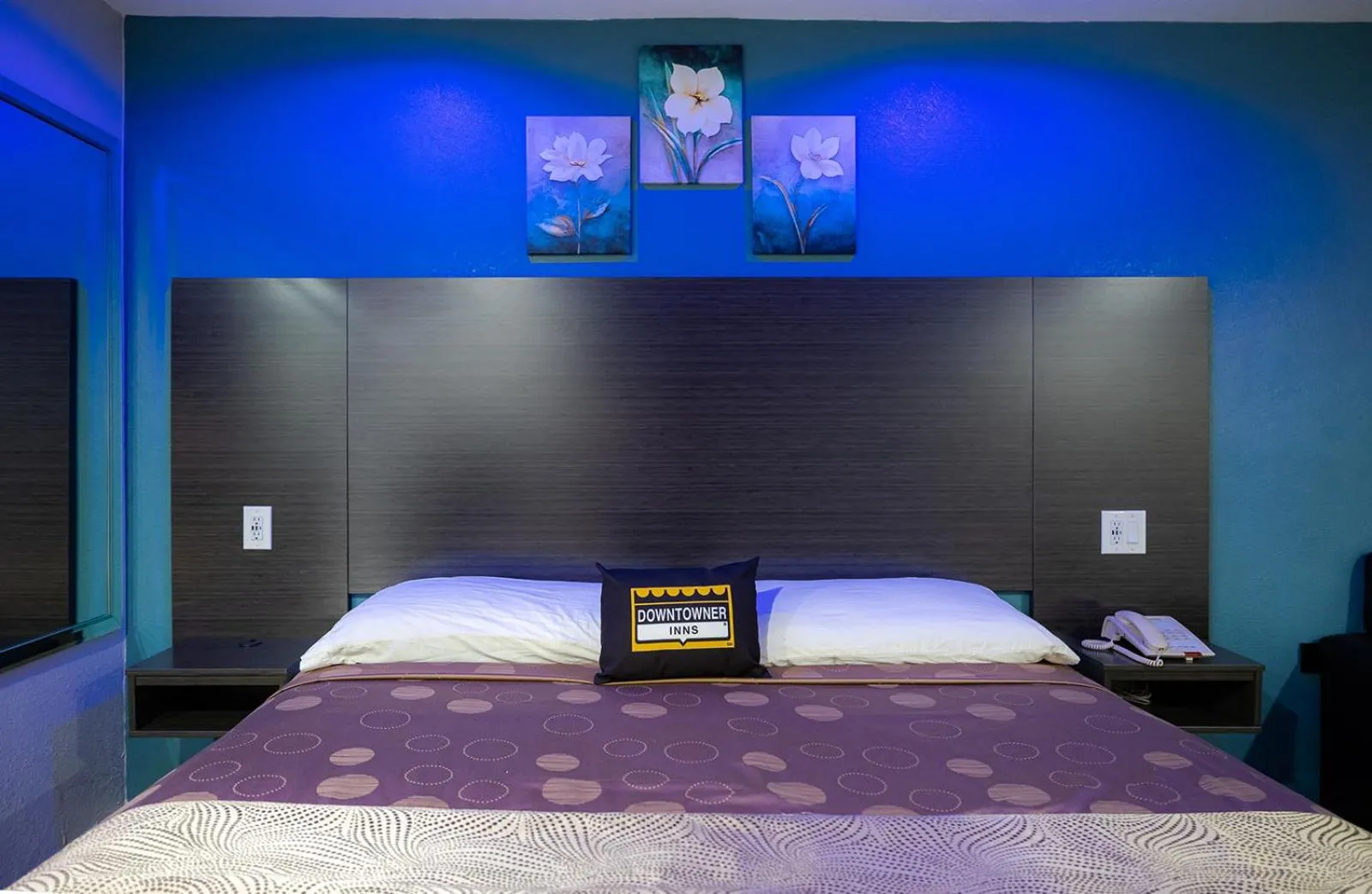 Bed in Downtowner Inns - Houston Downtown & Convention Center