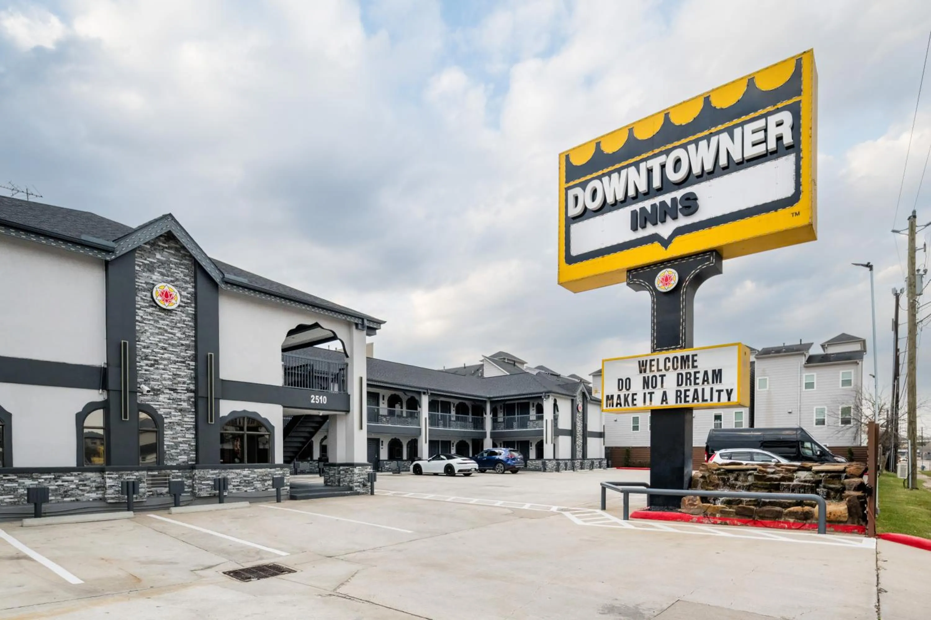 Property building in Downtowner Inns - Houston Downtown & Convention Center