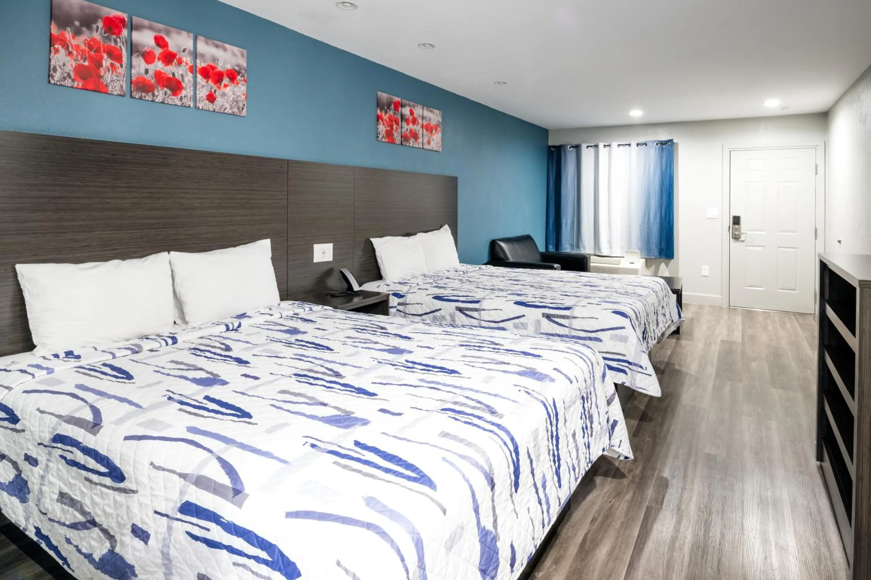 Bedroom, Bed in Downtowner Inns - Houston Downtown & Convention Center