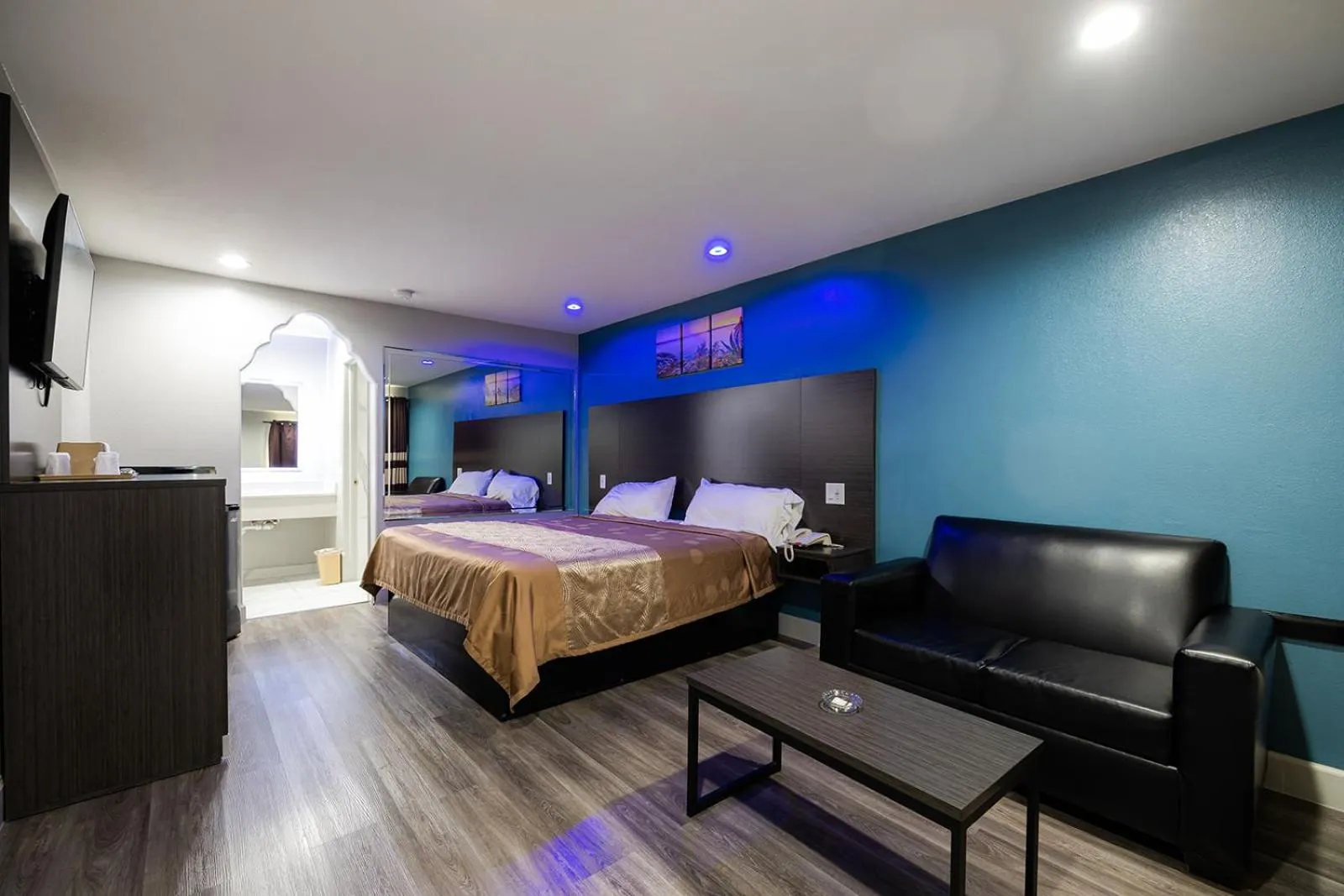 Bed in Downtowner Inns - Houston Downtown & Convention Center