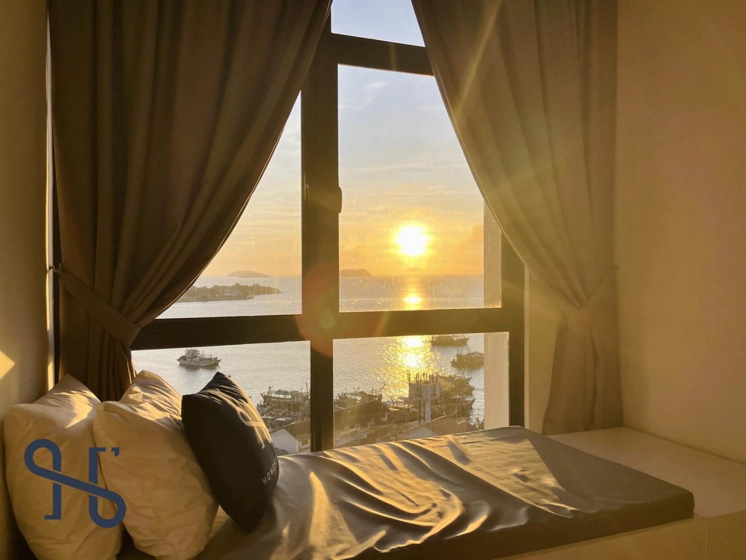 Bed in Homesuite' Home at The Shore