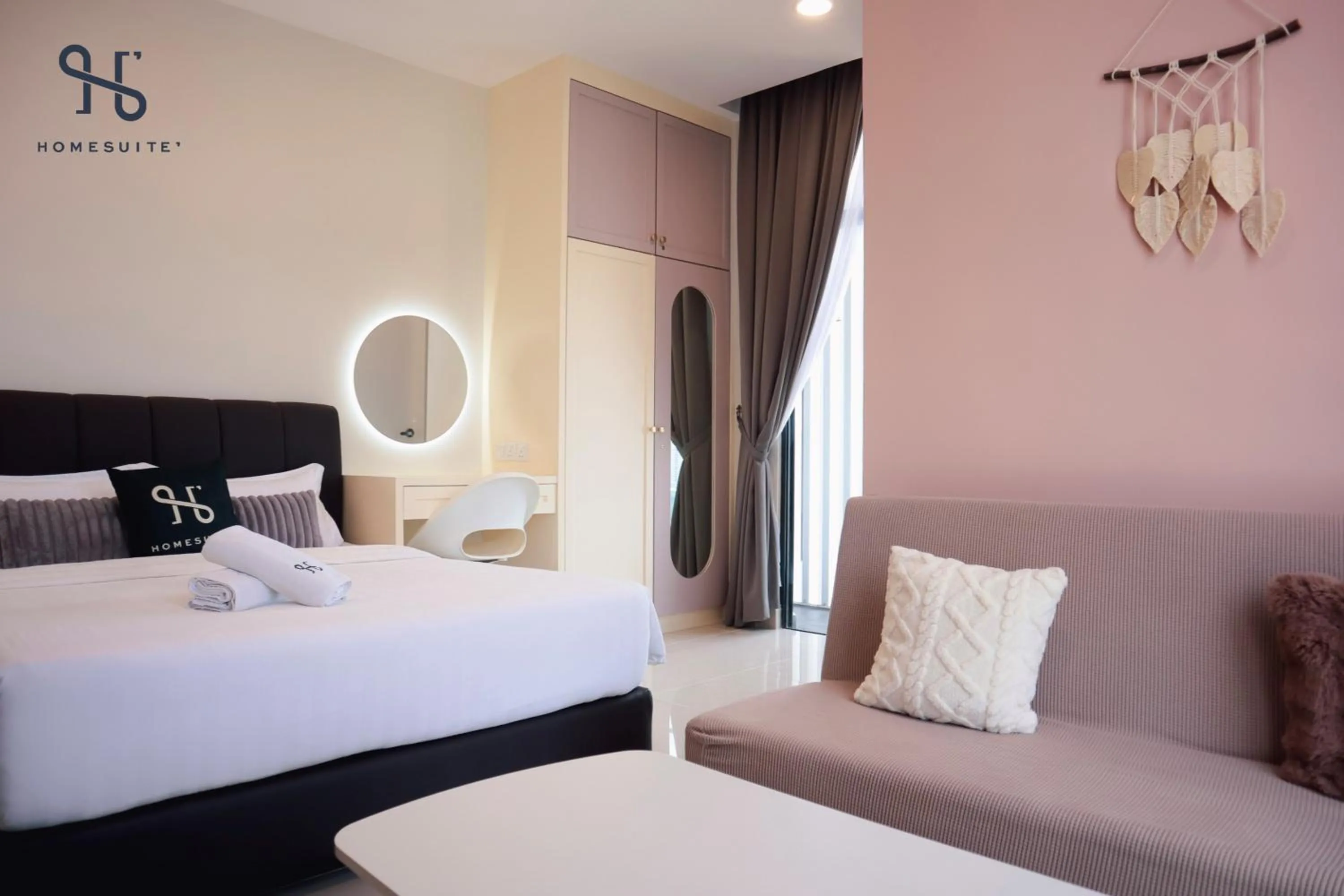 Family Room with Sea View in Homesuite' Home at The Shore