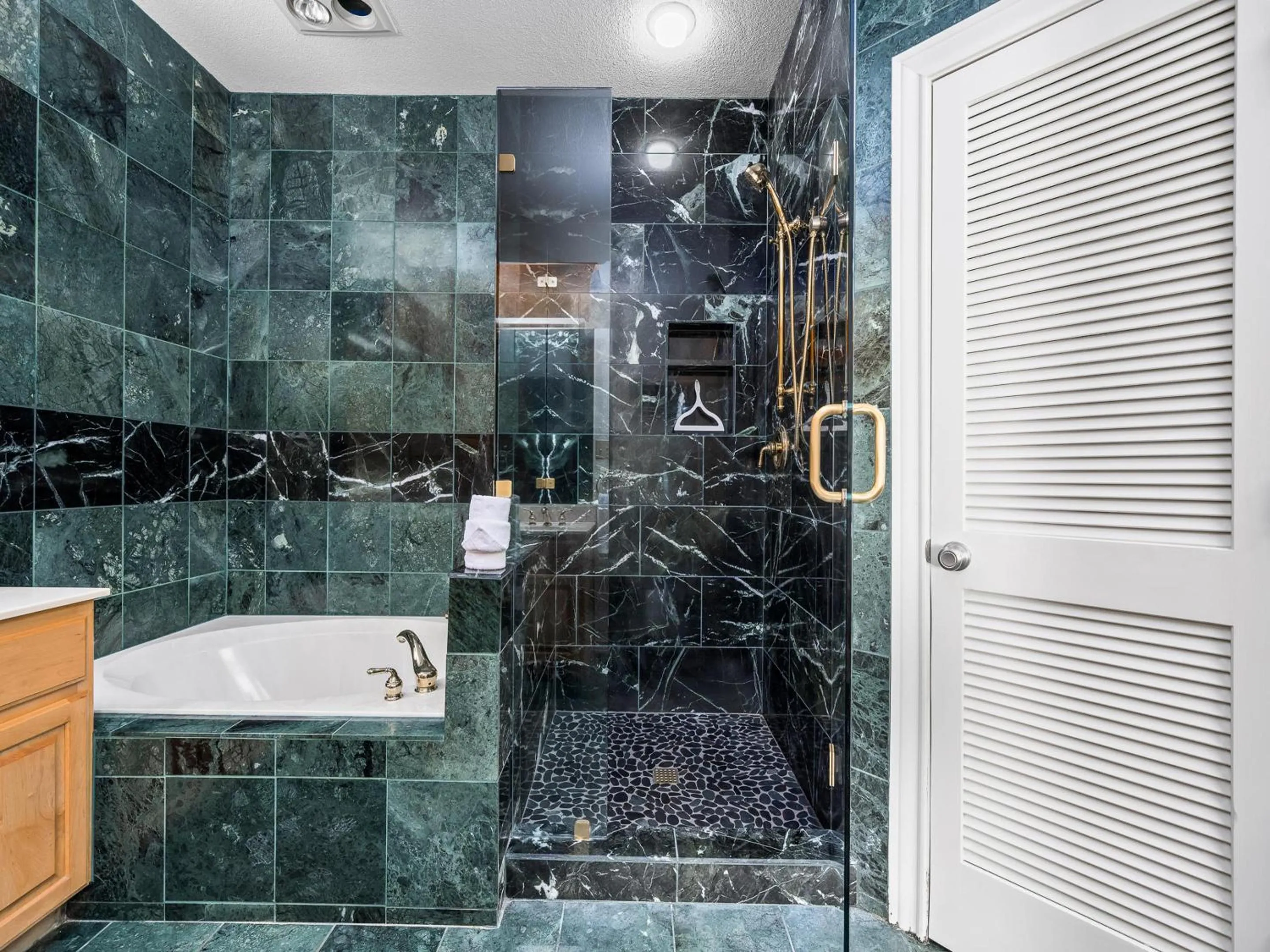 Property building in Rockports Hidden Gem