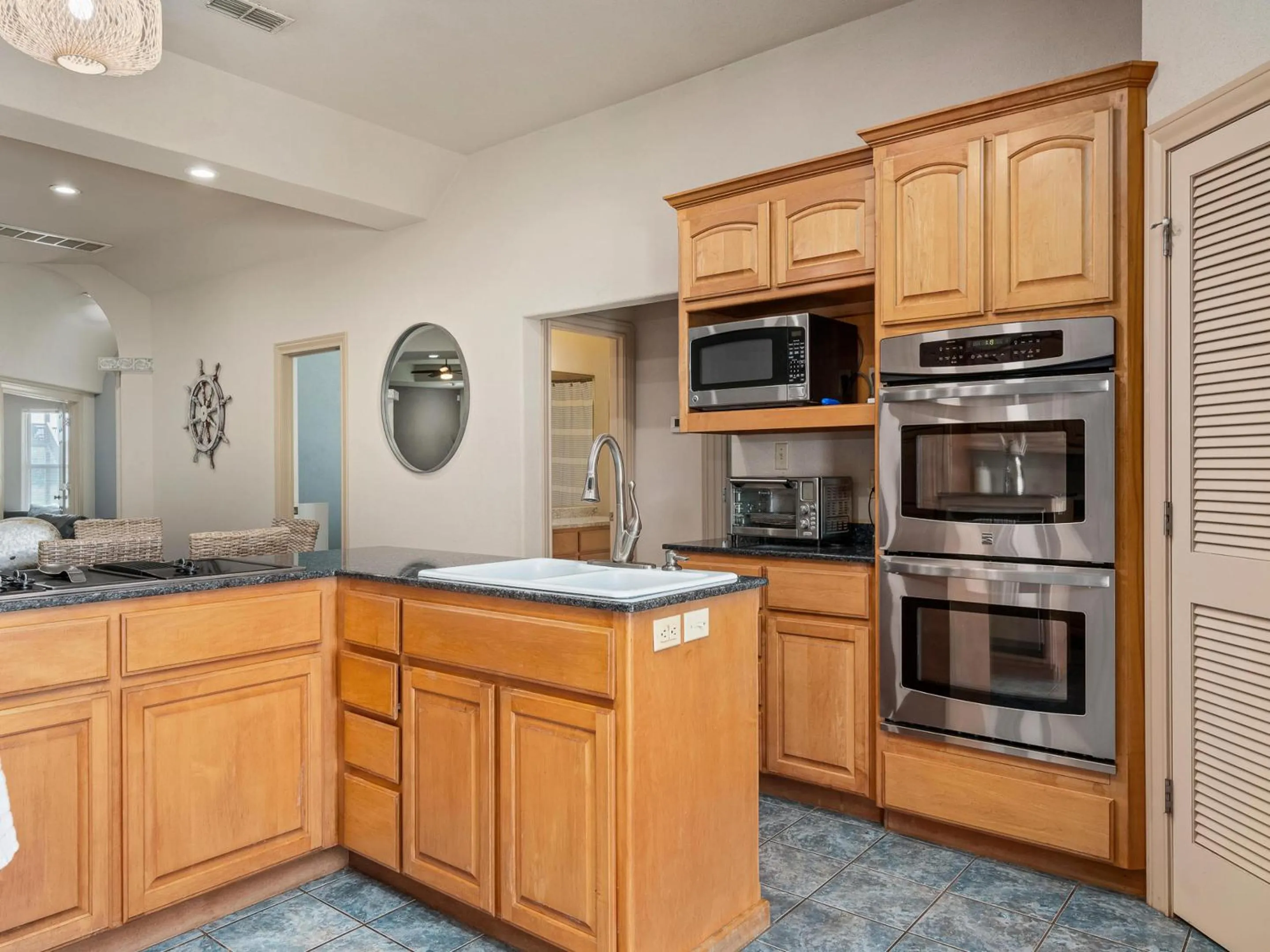 Property building in Rockports Hidden Gem