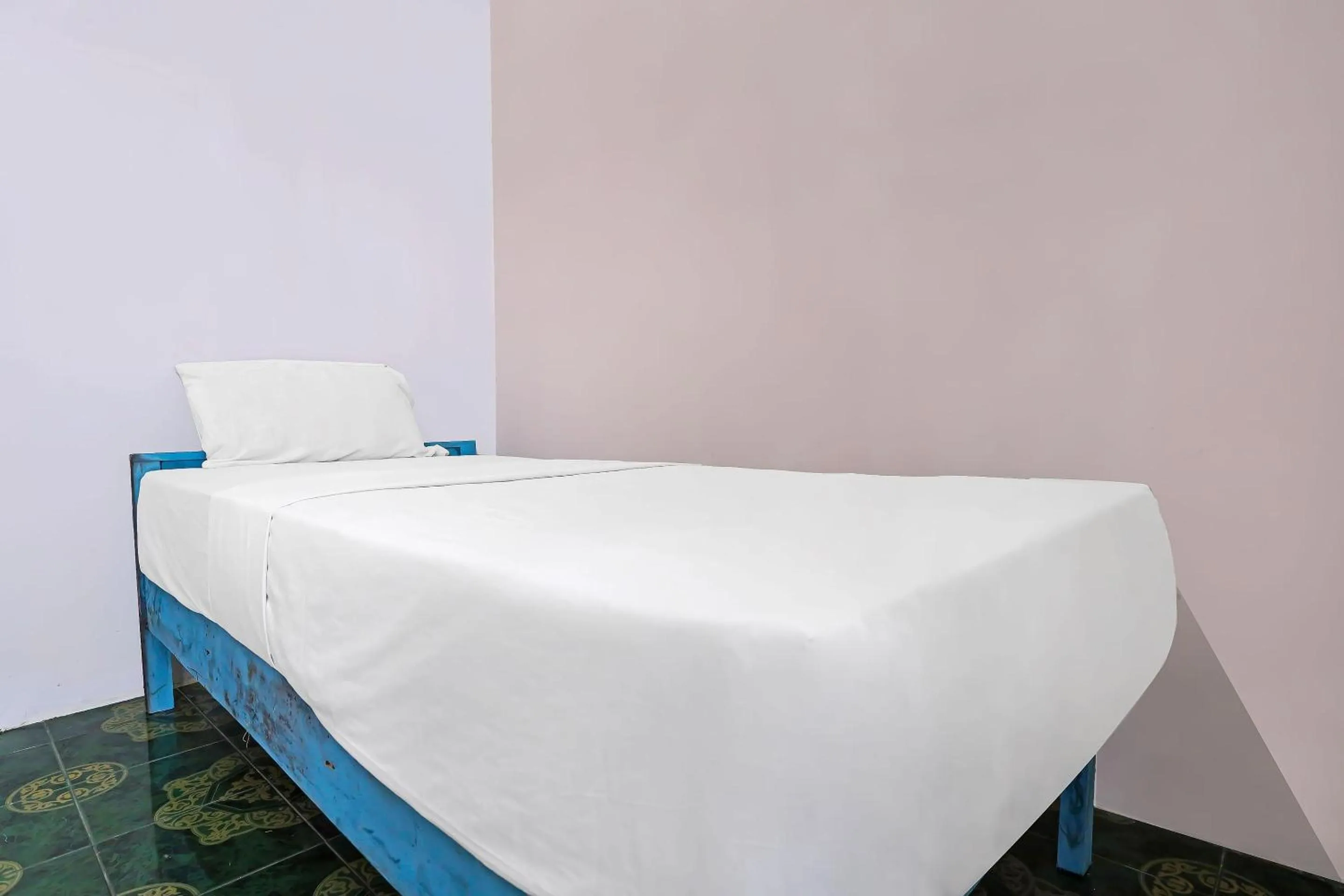 Bedroom, Bed in Hotel O City Kost Syariah