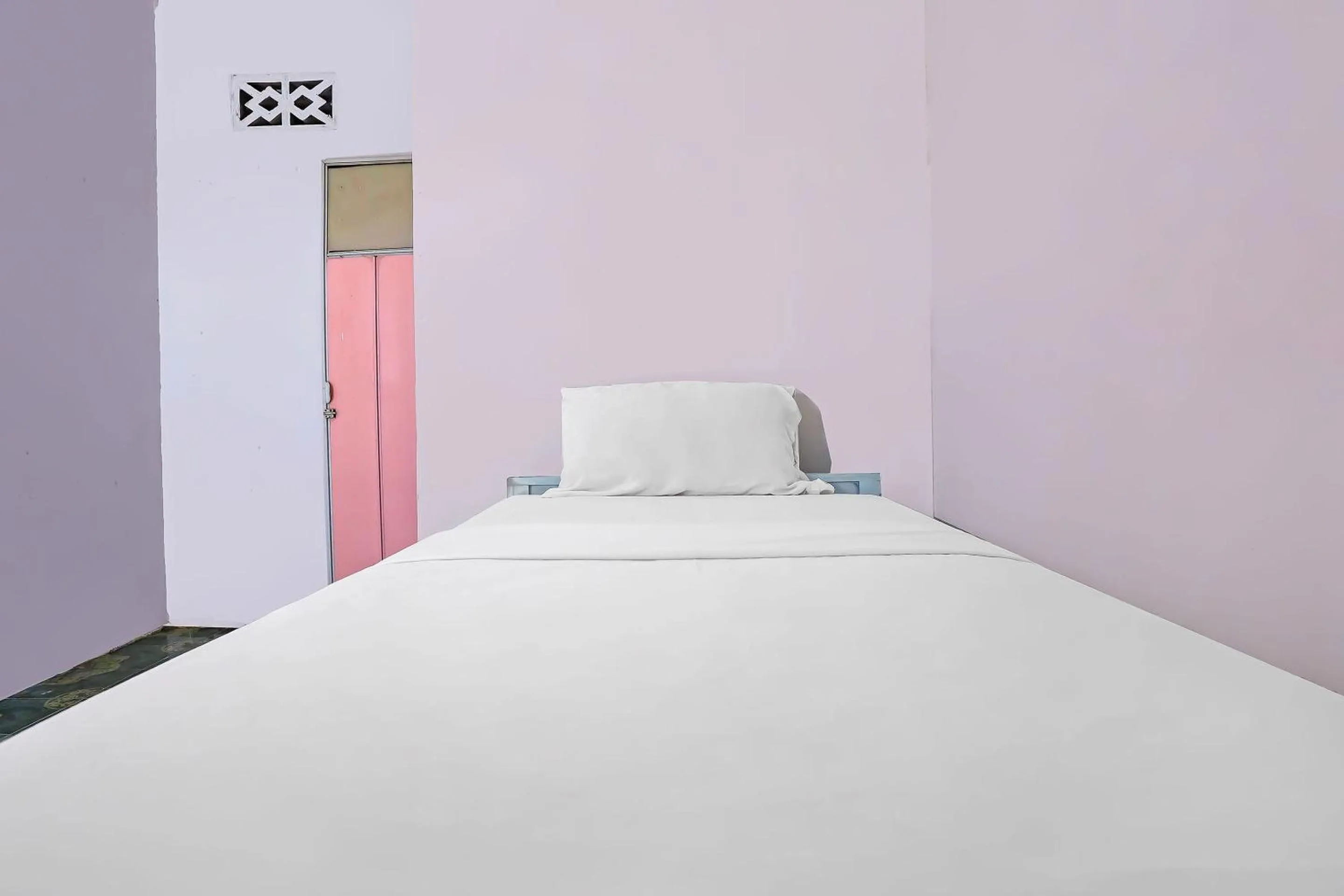 Bedroom, Bed in Hotel O City Kost Syariah