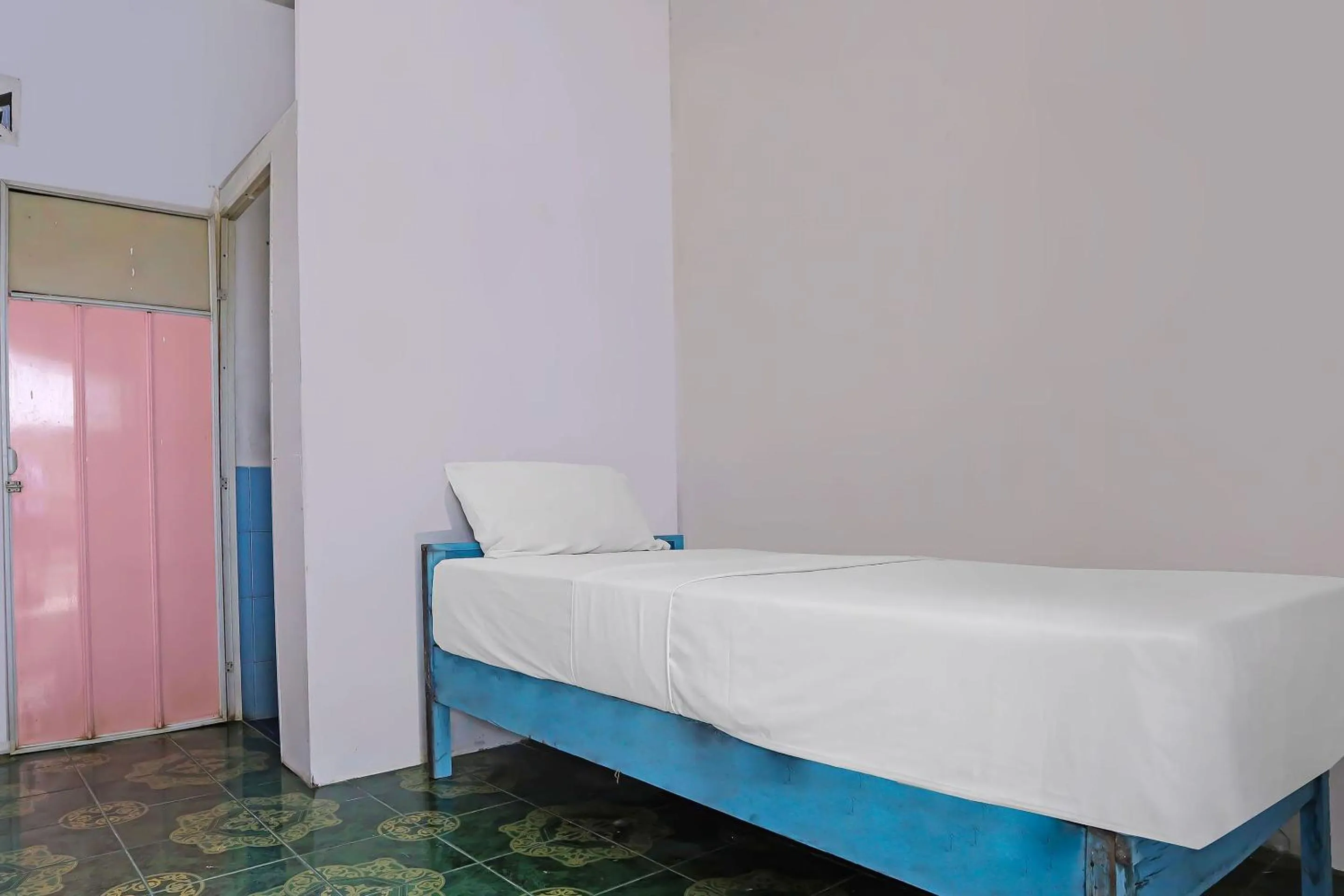 Bedroom, Bed in Hotel O City Kost Syariah