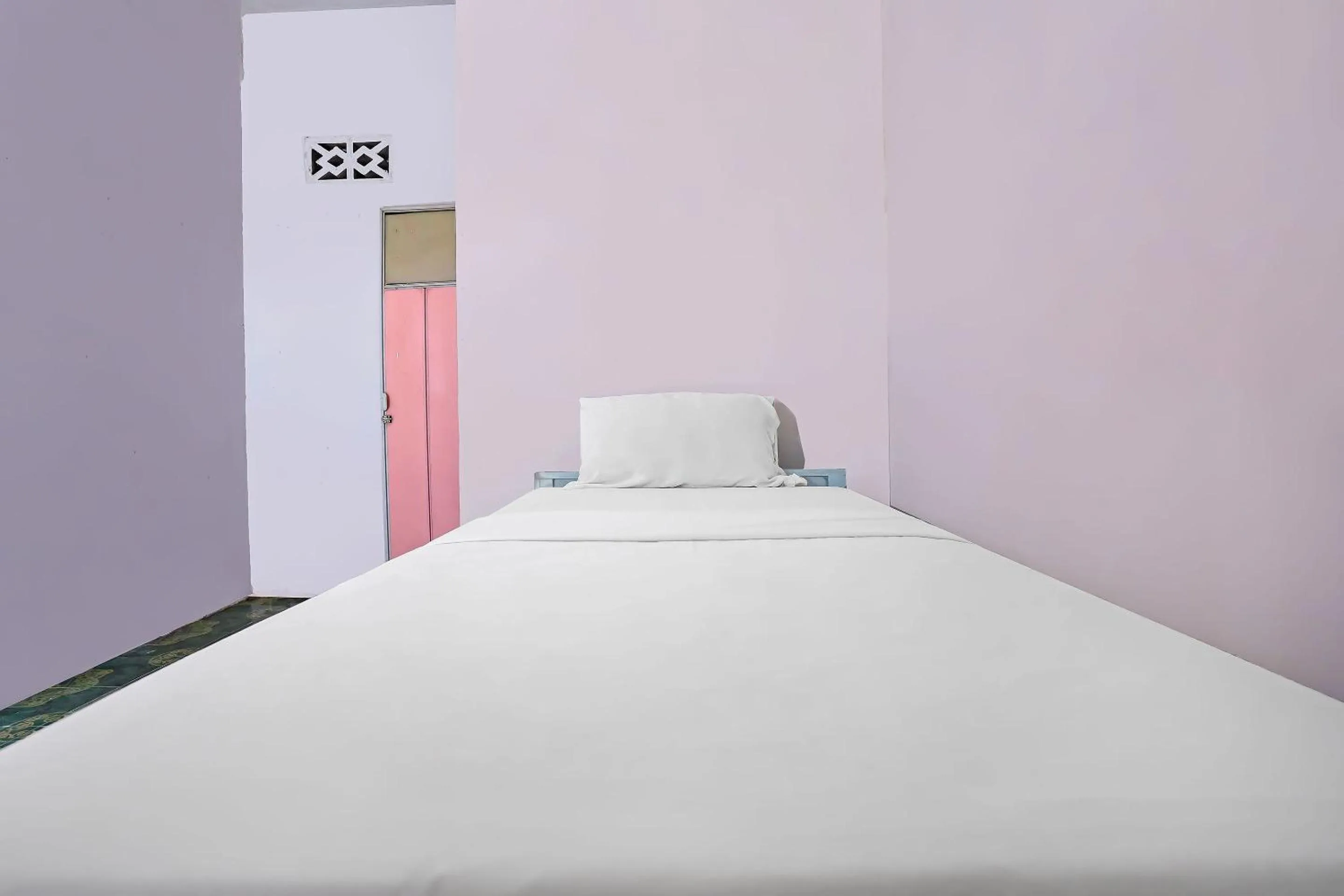 Bedroom, Bed in Hotel O City Kost Syariah