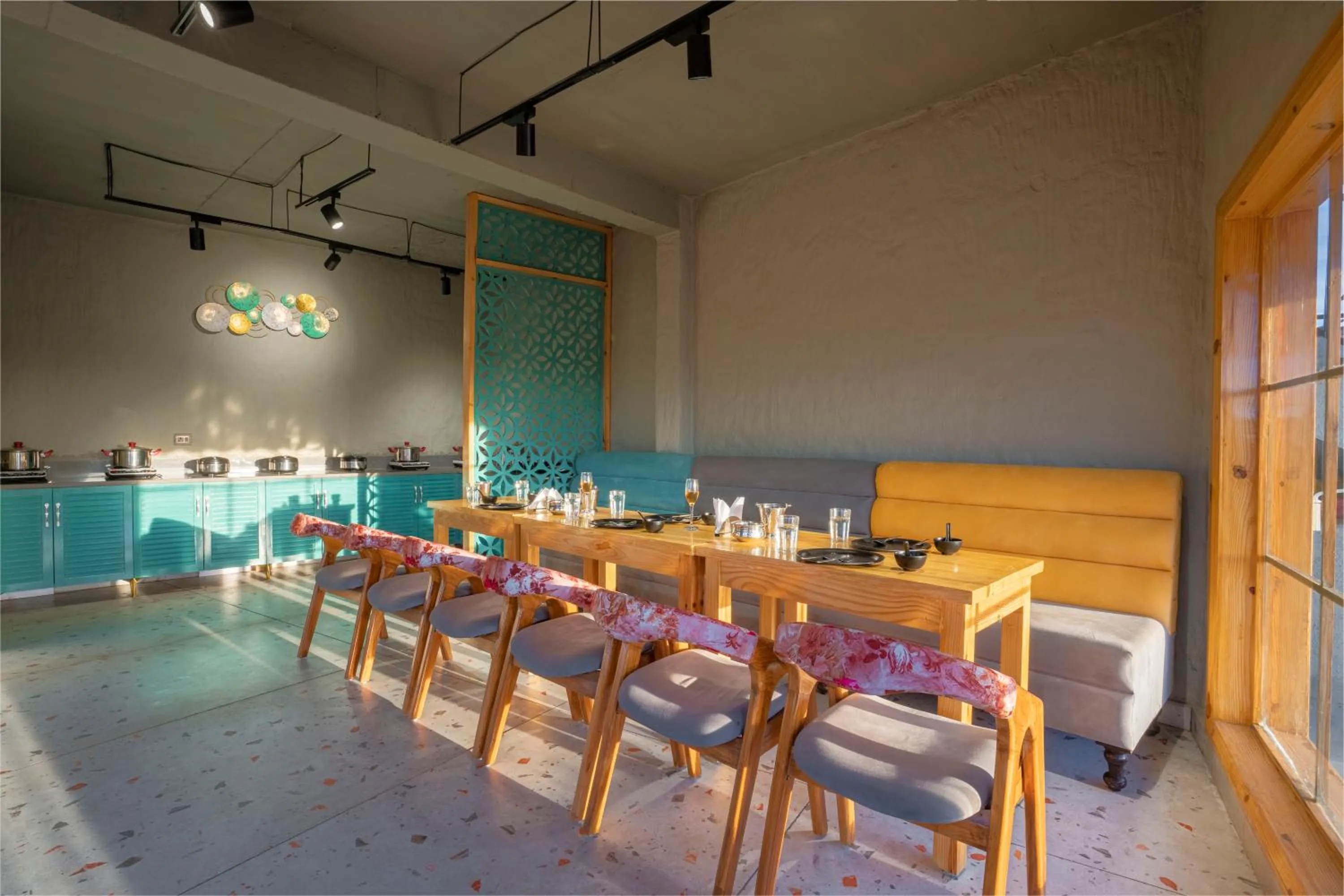 Restaurant/places to eat in Viable Inn by Vista Stays