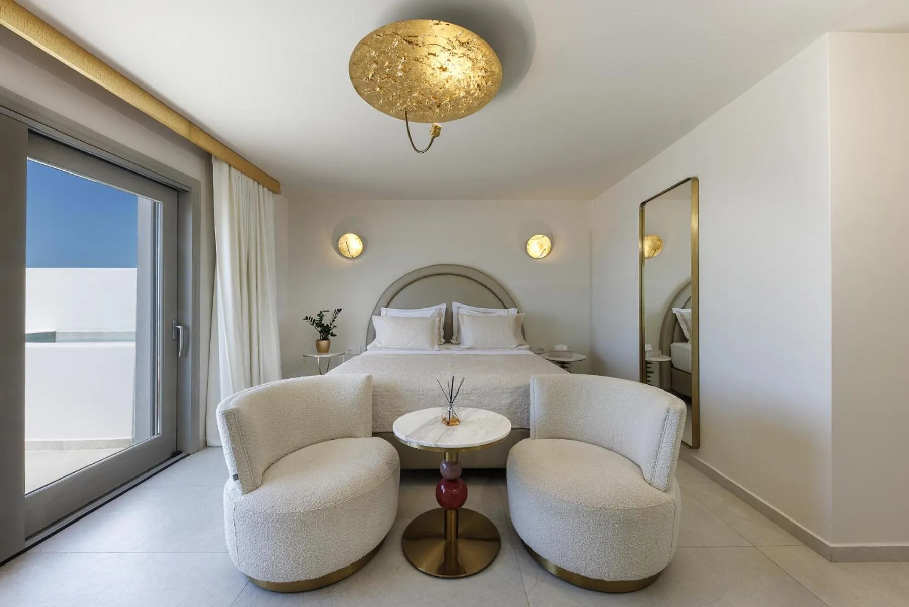 Bed in La Madeleine Oia