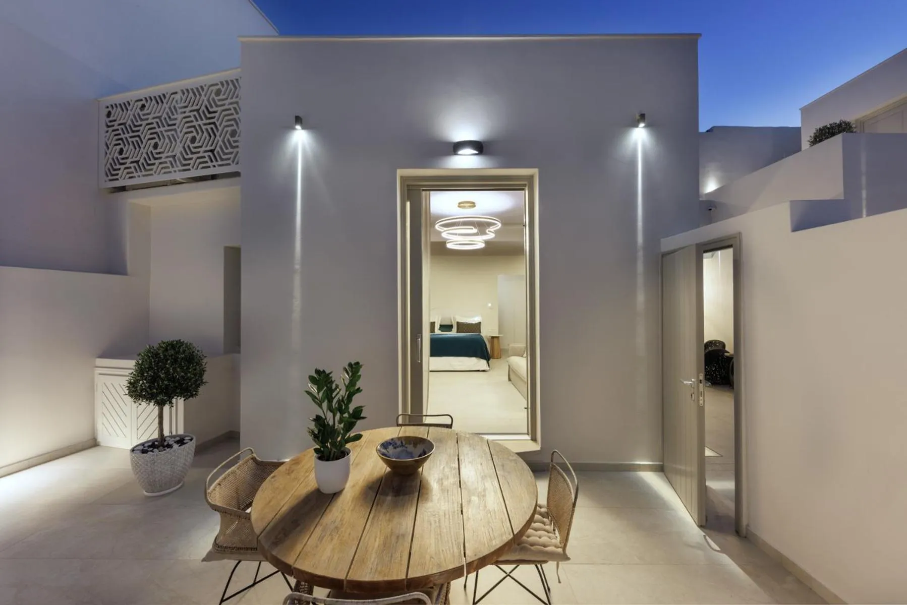 Night in La Madeleine Oia