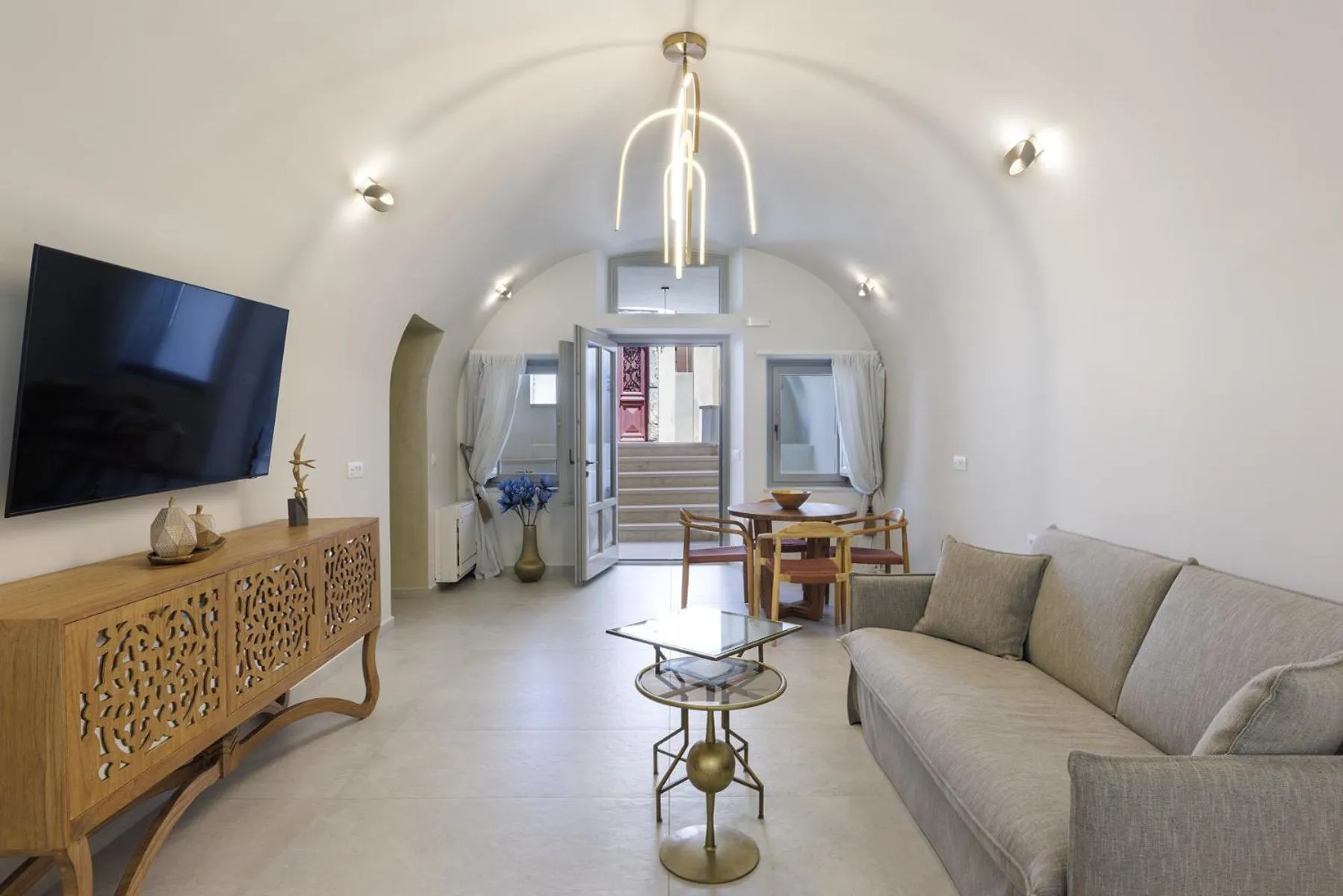 Facade/entrance in La Madeleine Oia