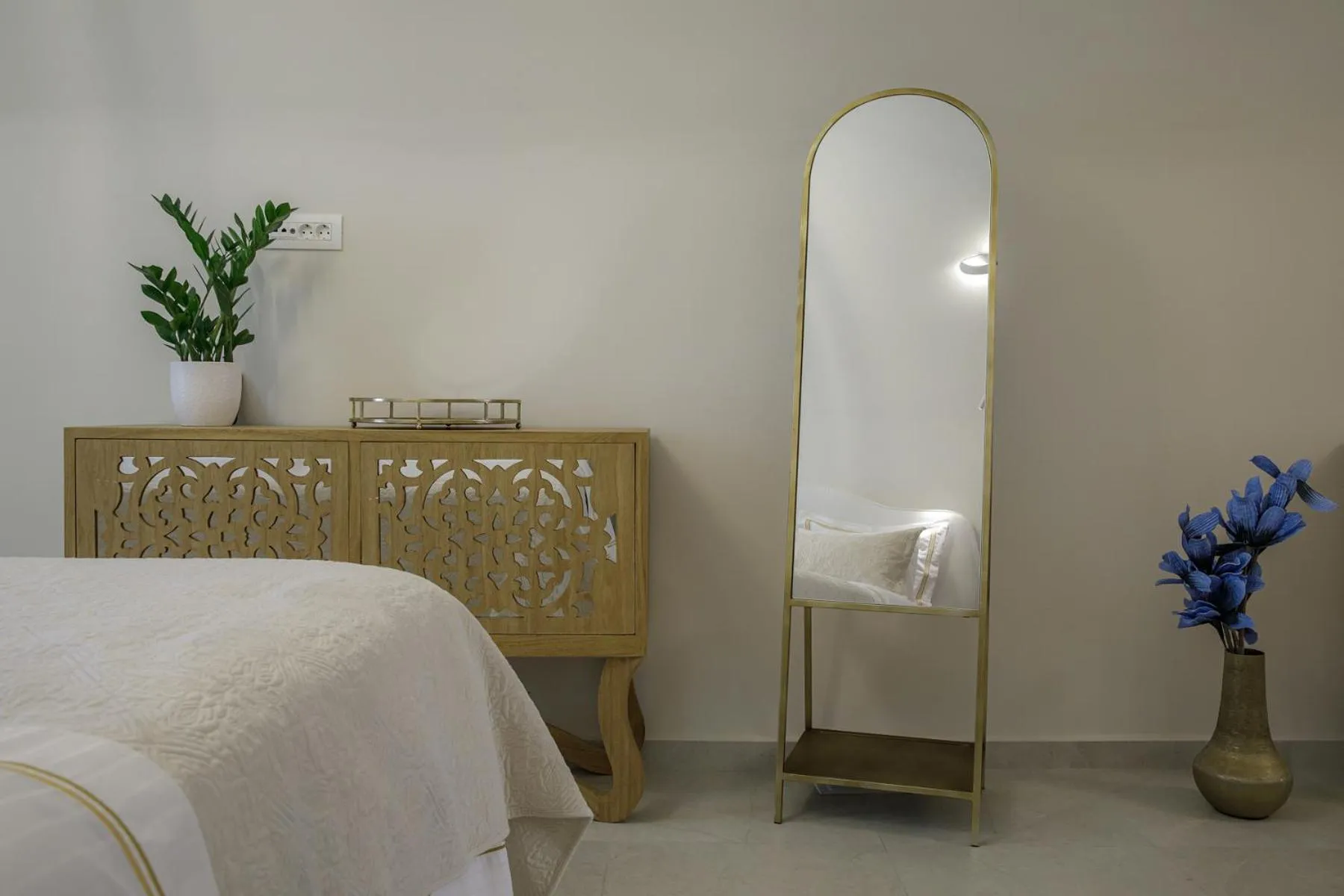 Bed in La Madeleine Oia