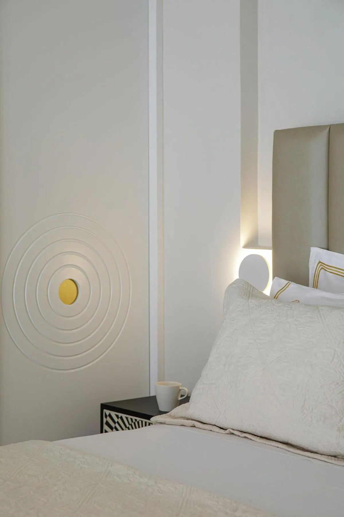 Bed in La Madeleine Oia