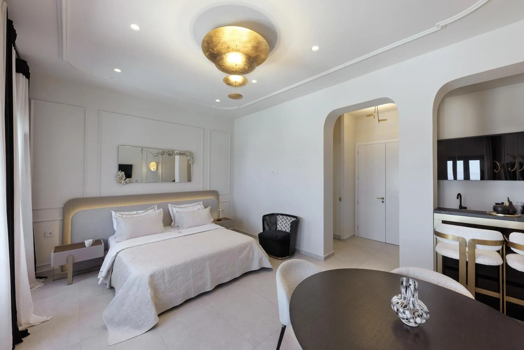 Bed in La Madeleine Oia