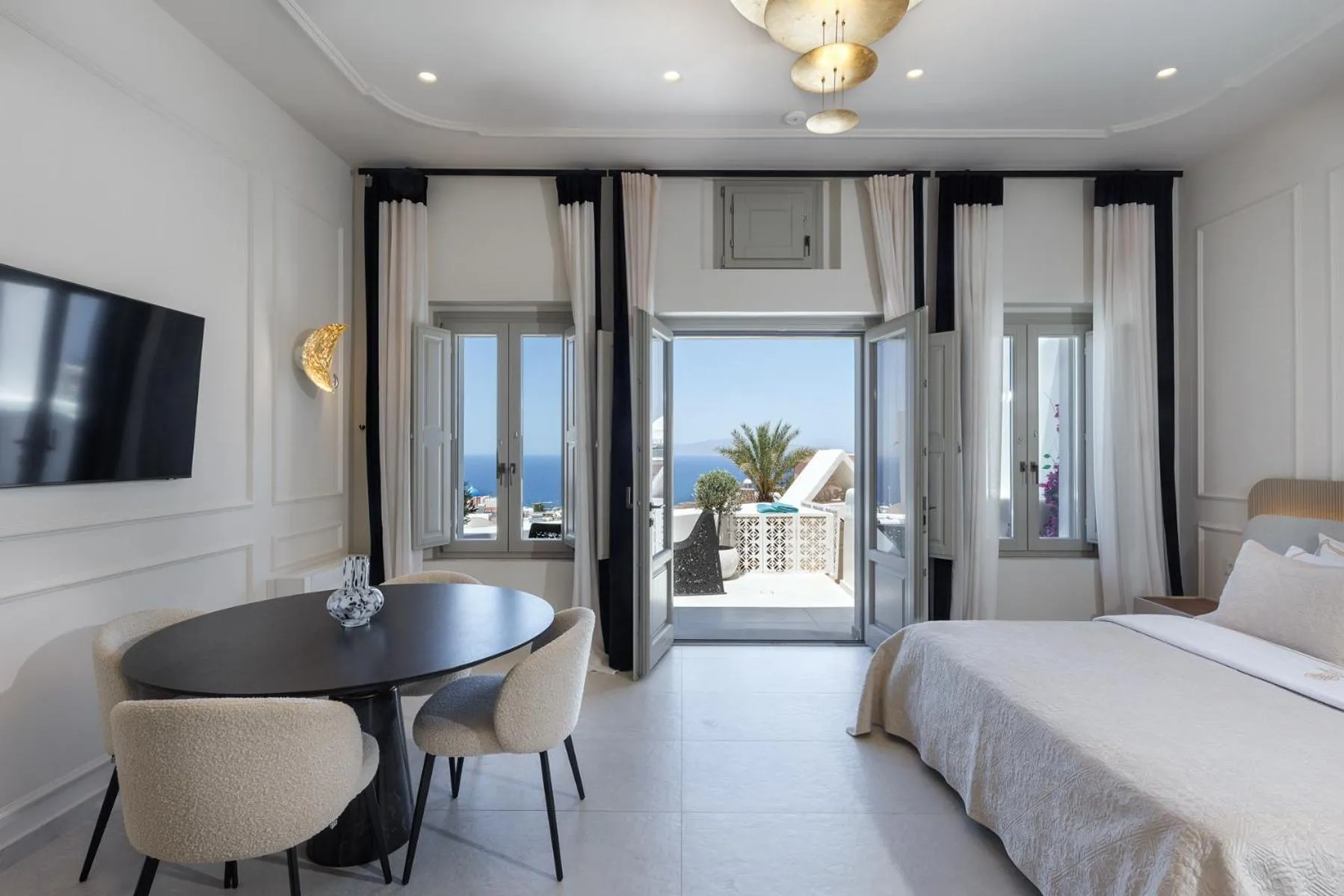 Bed in La Madeleine Oia