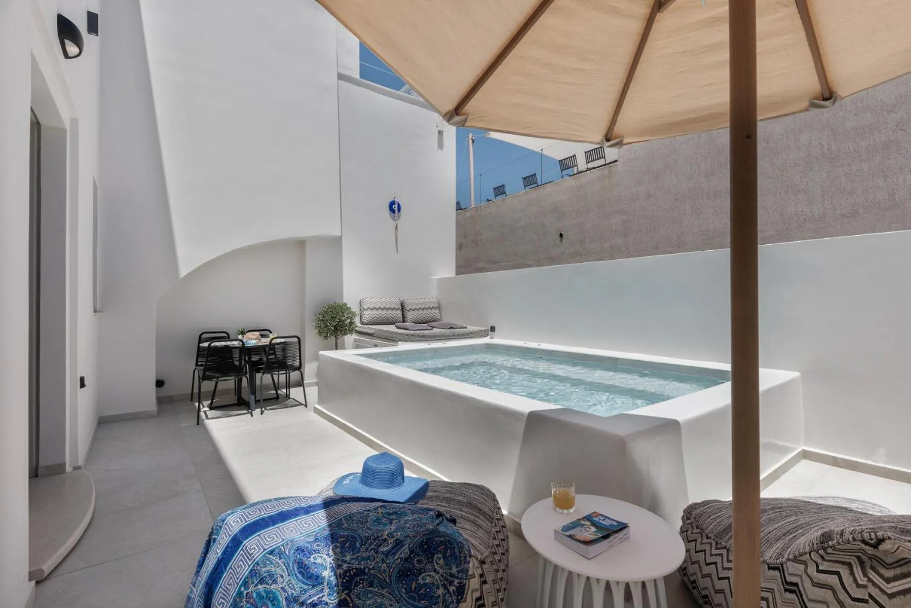 Patio in La Madeleine Oia