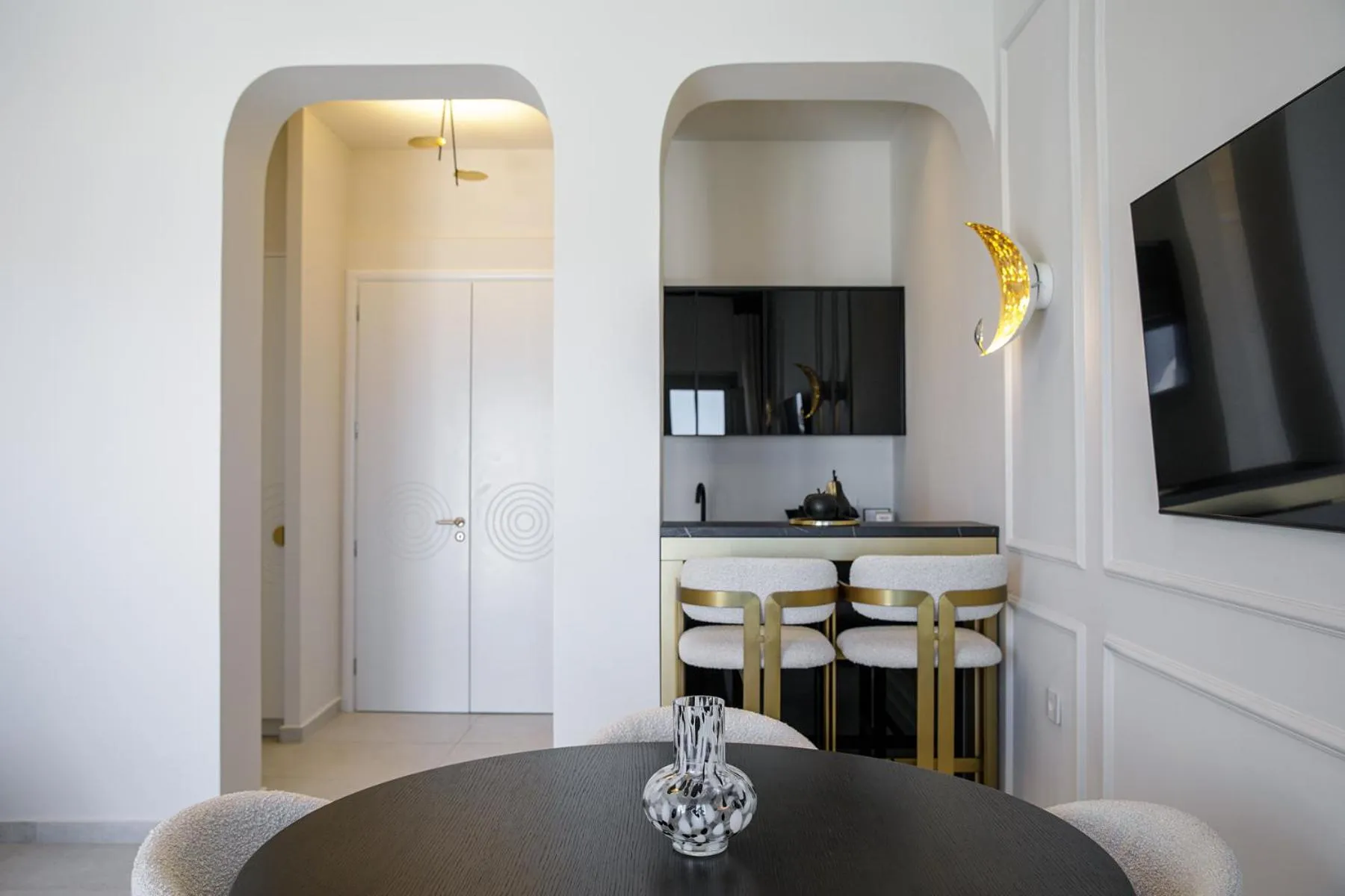 TV and multimedia in La Madeleine Oia