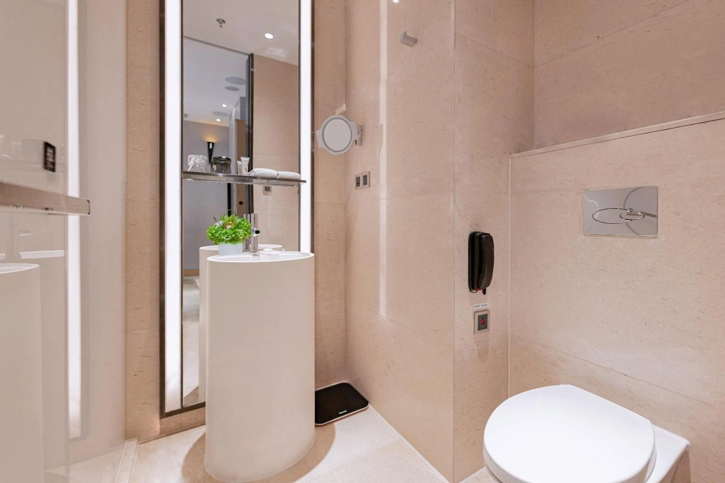 Toilet in Rocase Boutique Hotel Wuxi