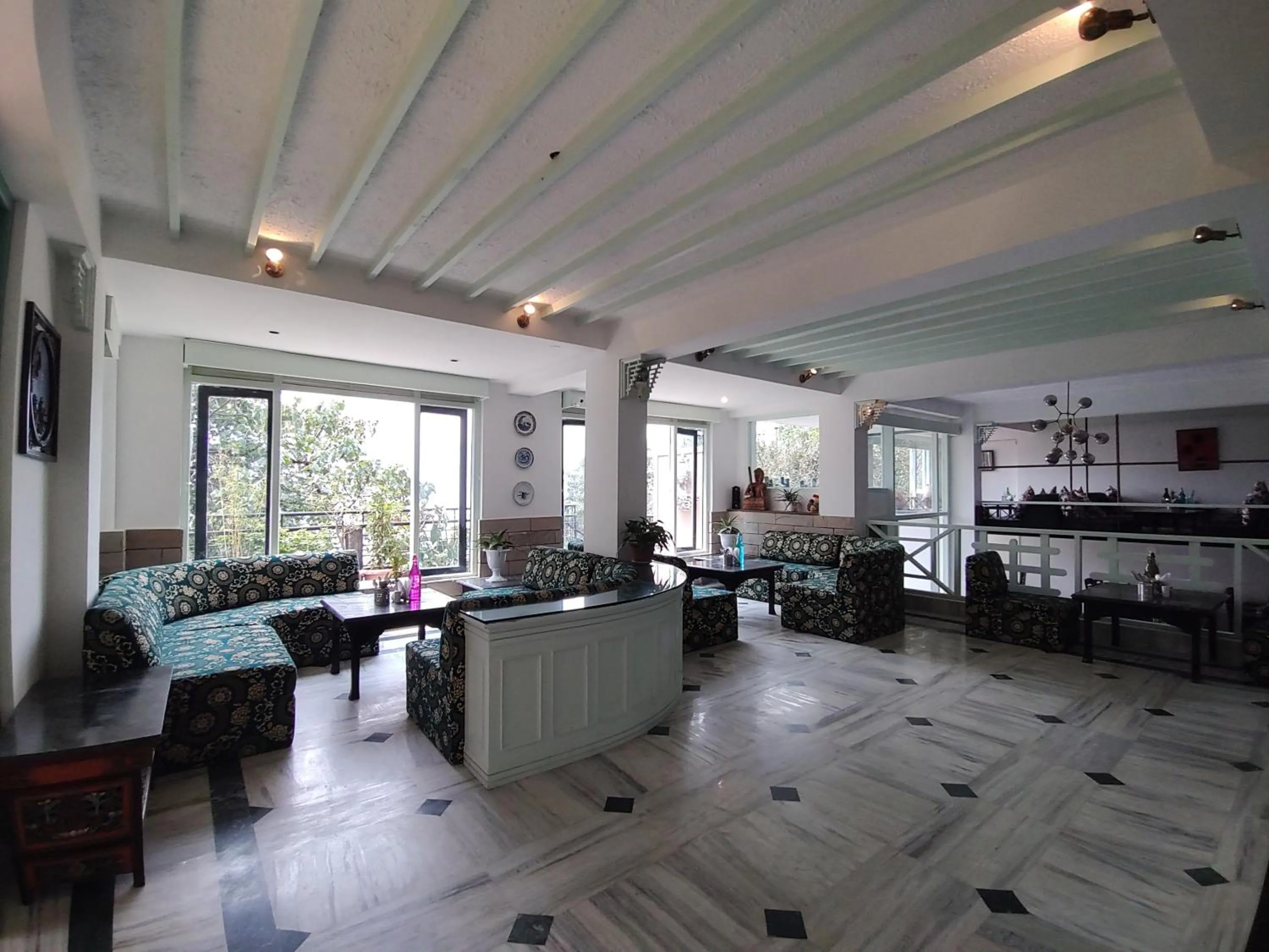 Restaurant/places to eat in Treenz Lite