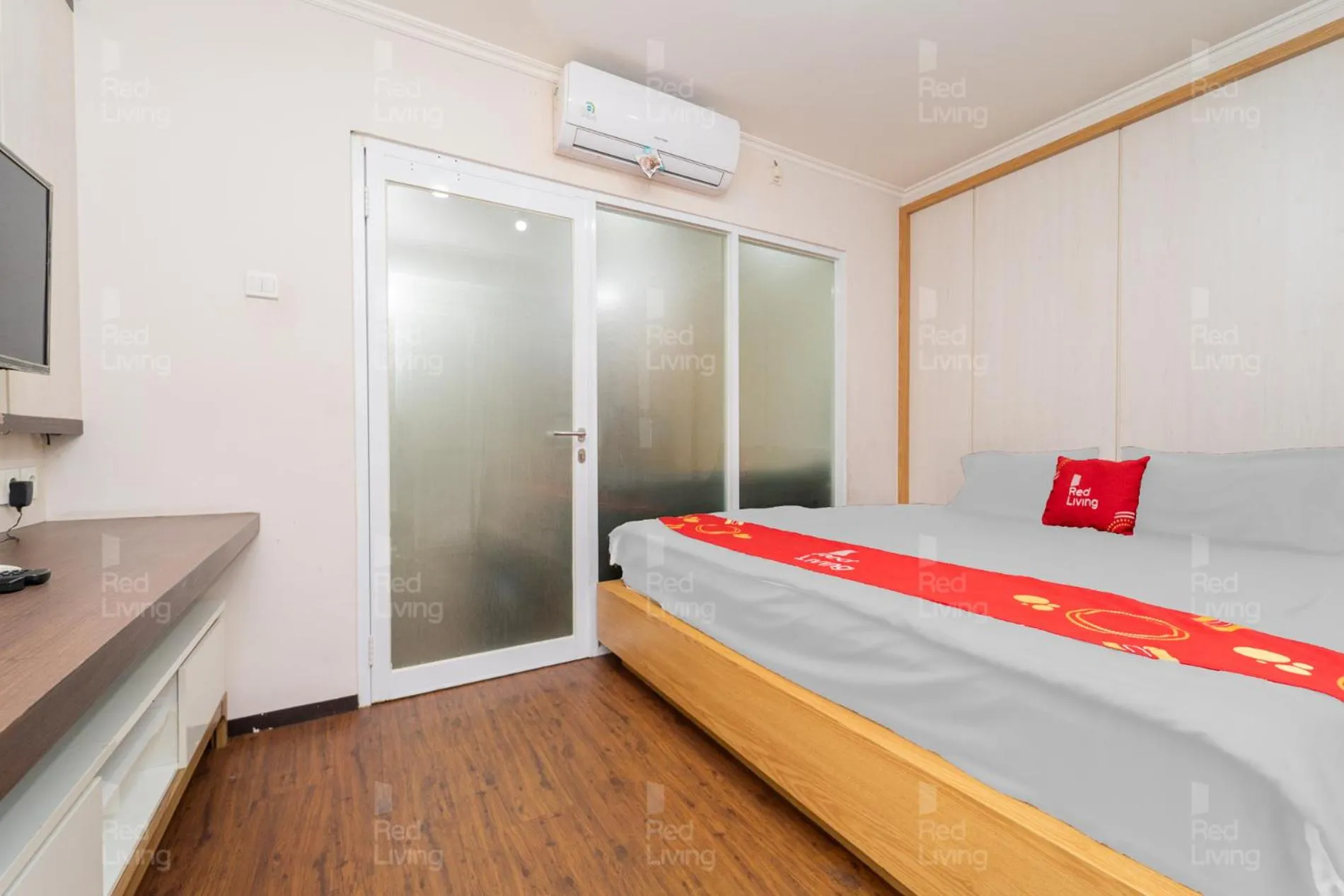 Bedroom, Bed in RedLiving Apartemen Gateway Pasteur - Sean Hospitality