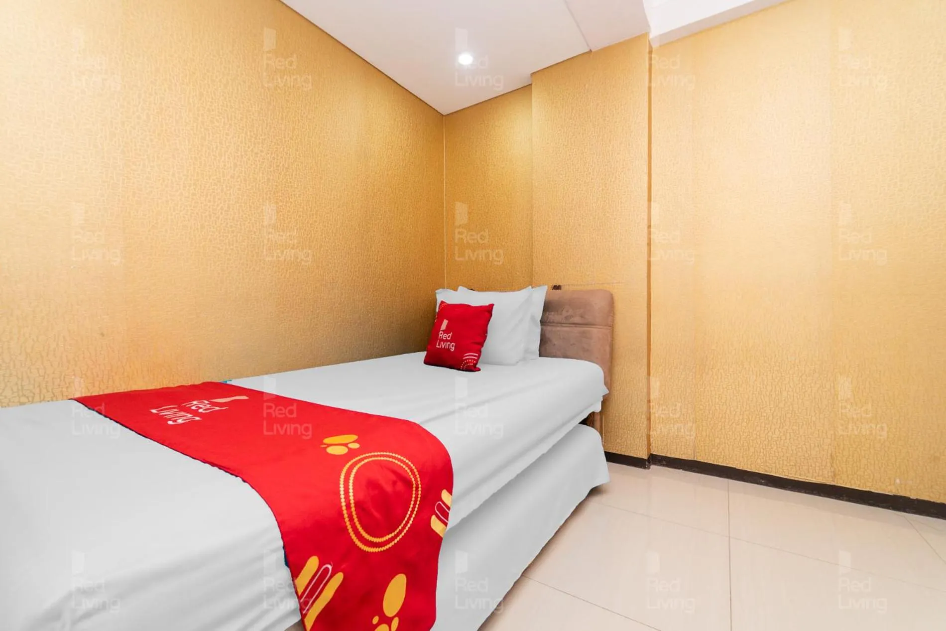 Photo of the whole room, Bed in RedLiving Apartemen Gateway Pasteur - Sean Hospitality