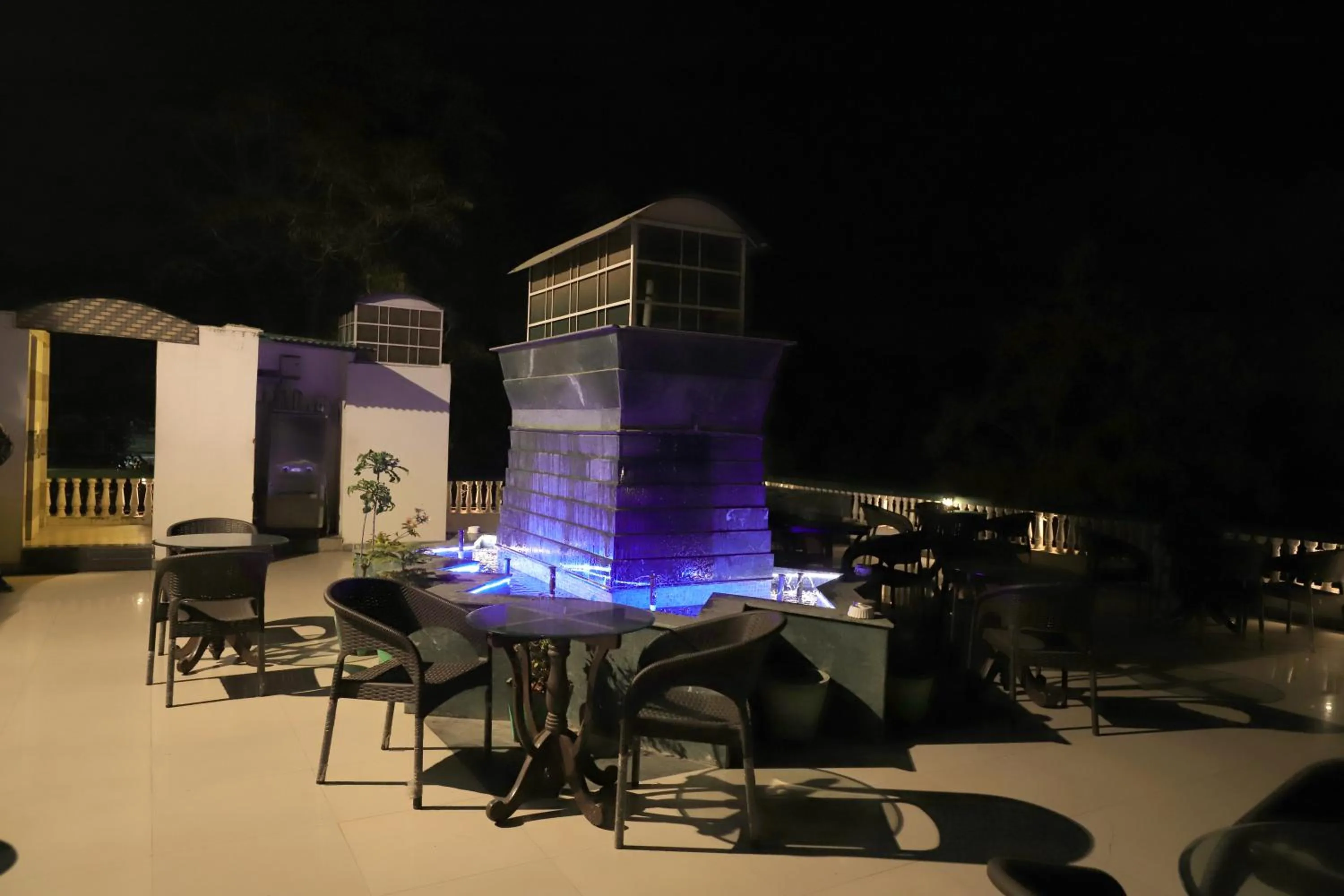 Restaurant/places to eat in Hotel Green View International