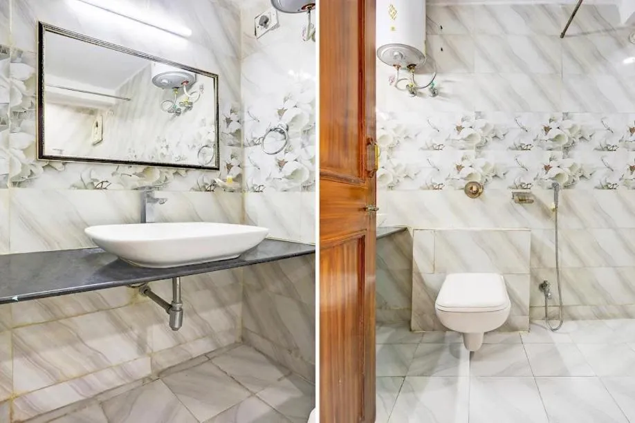 Shower in Hotel Green View International