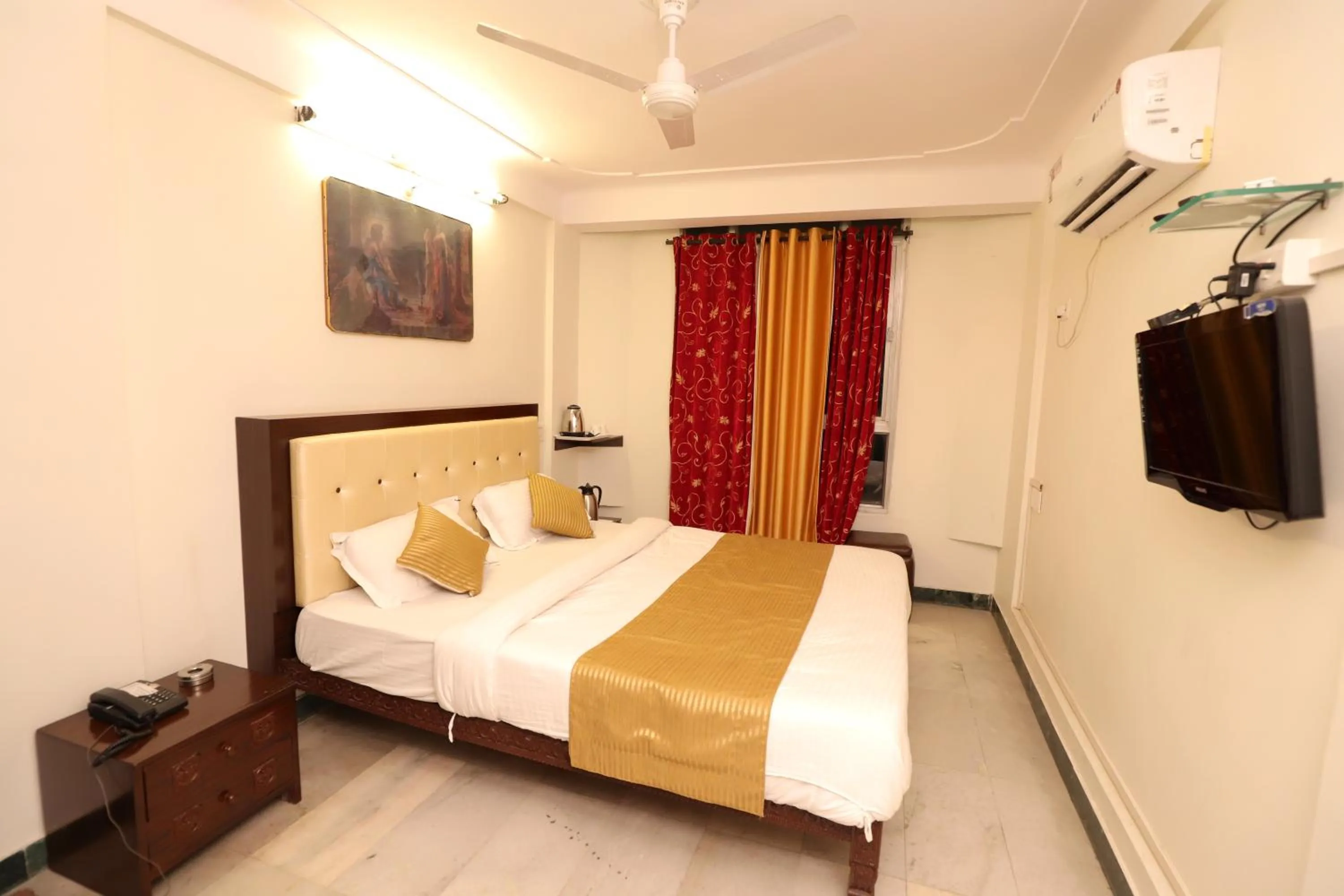 Bed in Hotel Green View International