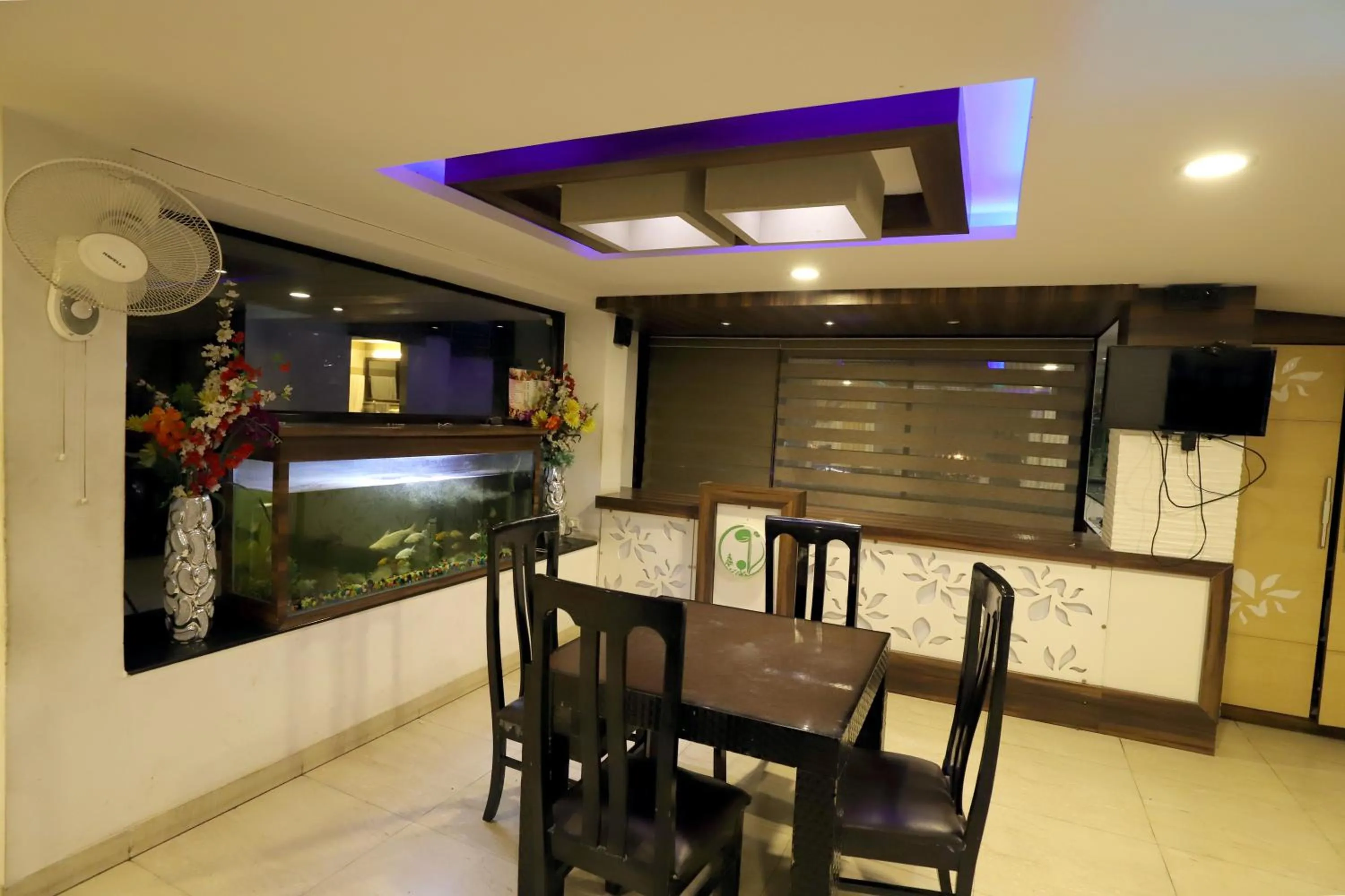 Restaurant/places to eat in Hotel Green View International