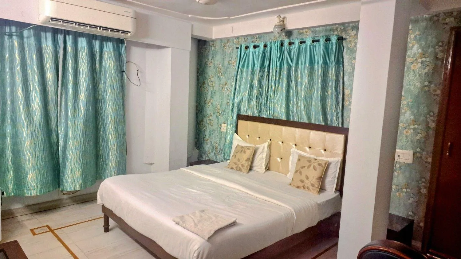 Bed in Hotel Green View International