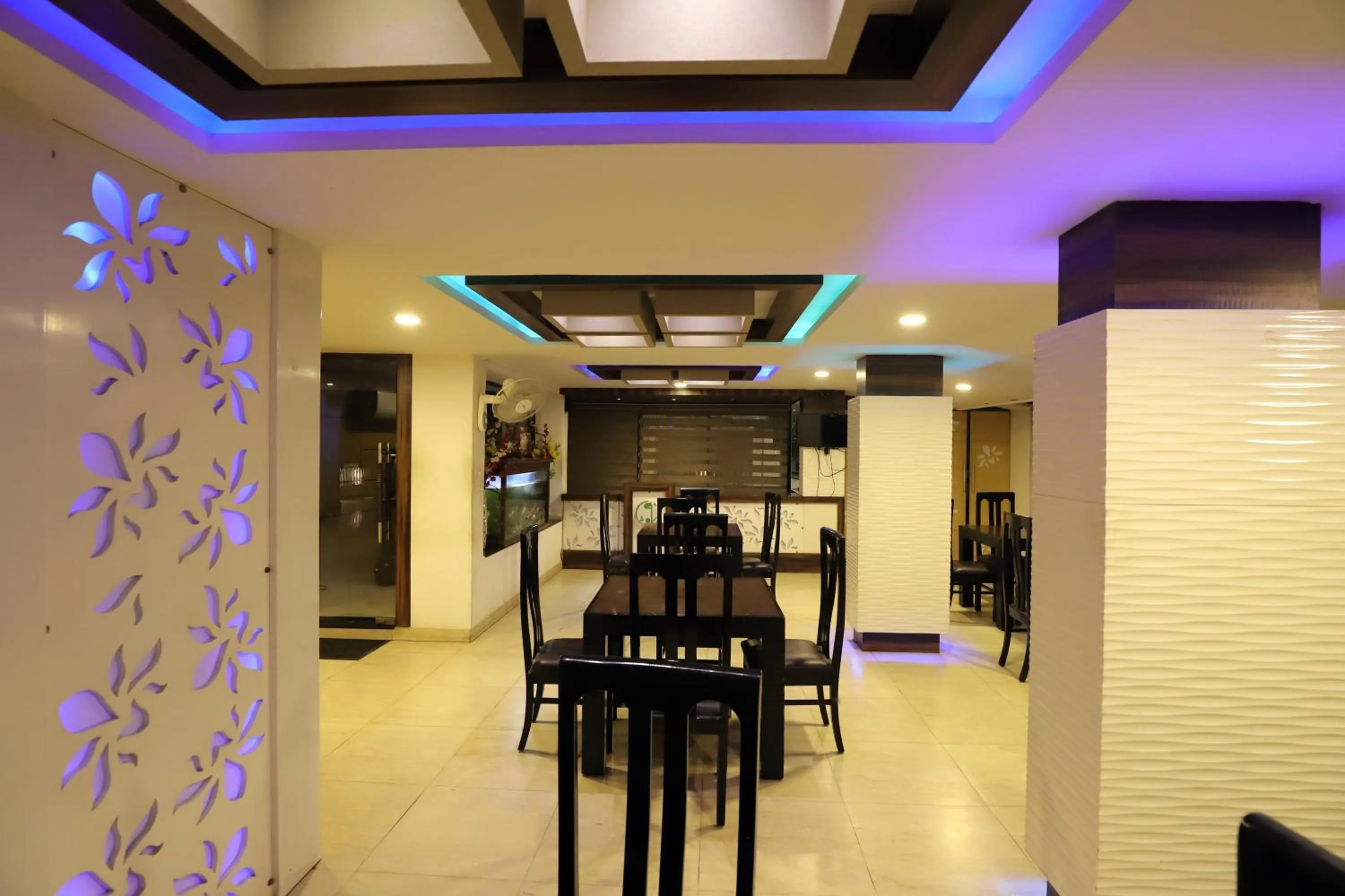 Restaurant/places to eat in Hotel Green View International