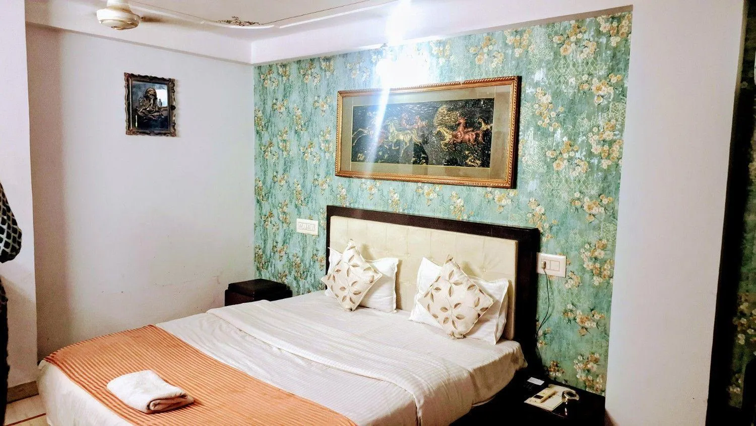 Bed in Hotel Green View International