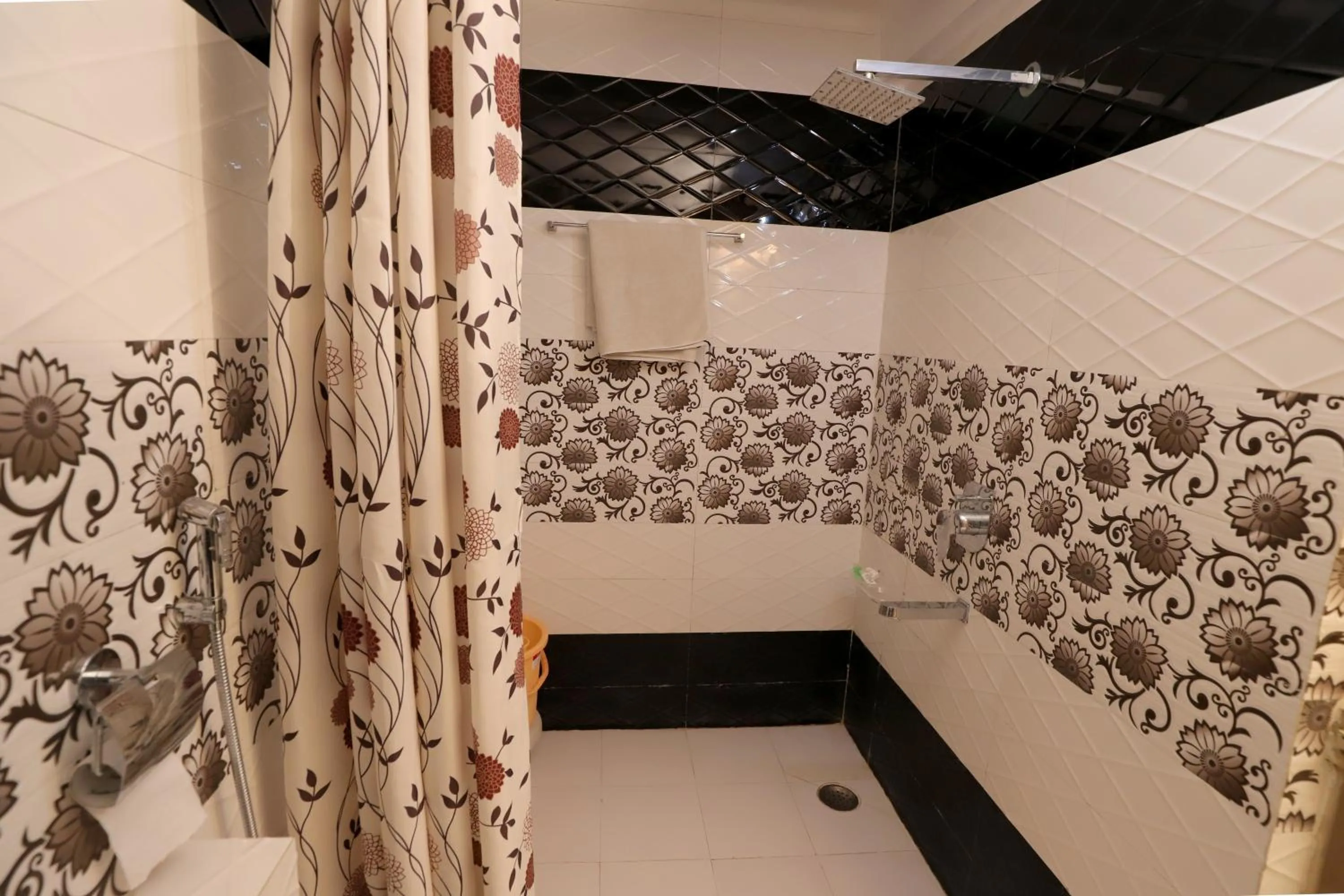 Shower in Hotel Green View International