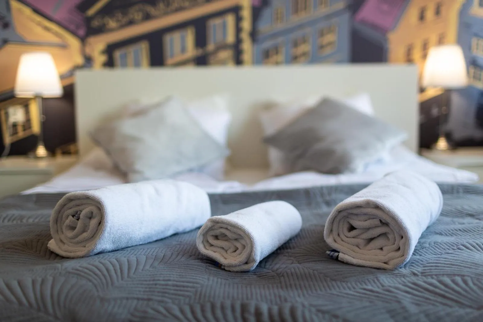 Bed in Moon Apartments Gdańsk