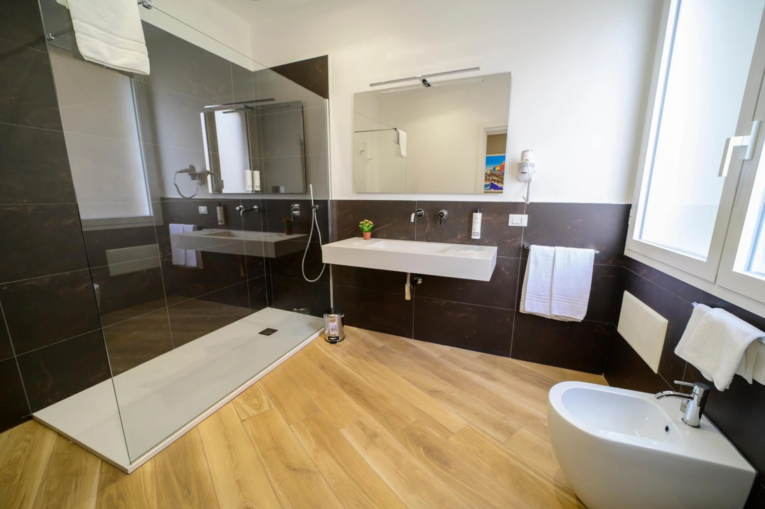 Toilet in B&B Maqueda - Room & Suite