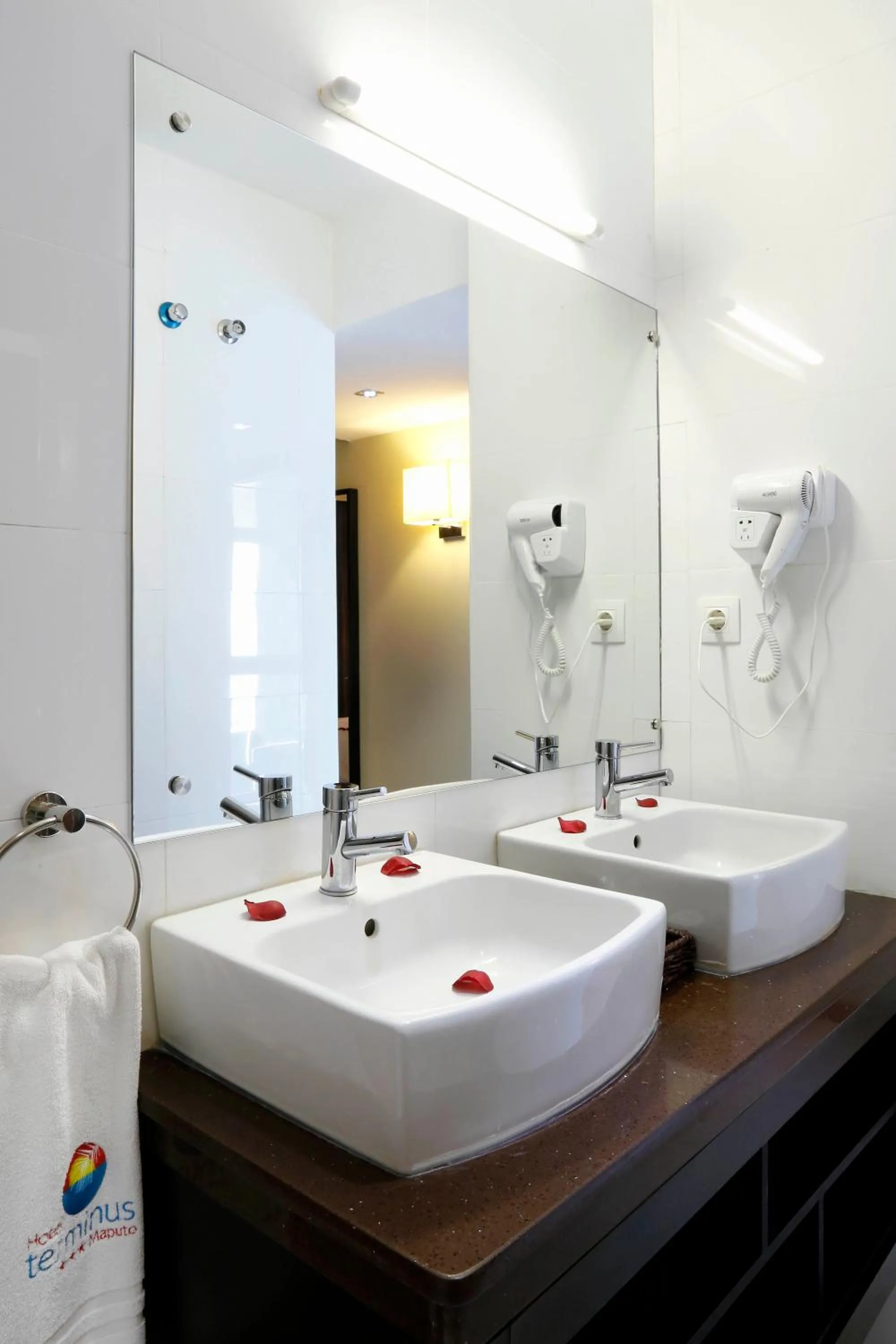 Bathroom in Hotel Terminus Maputo