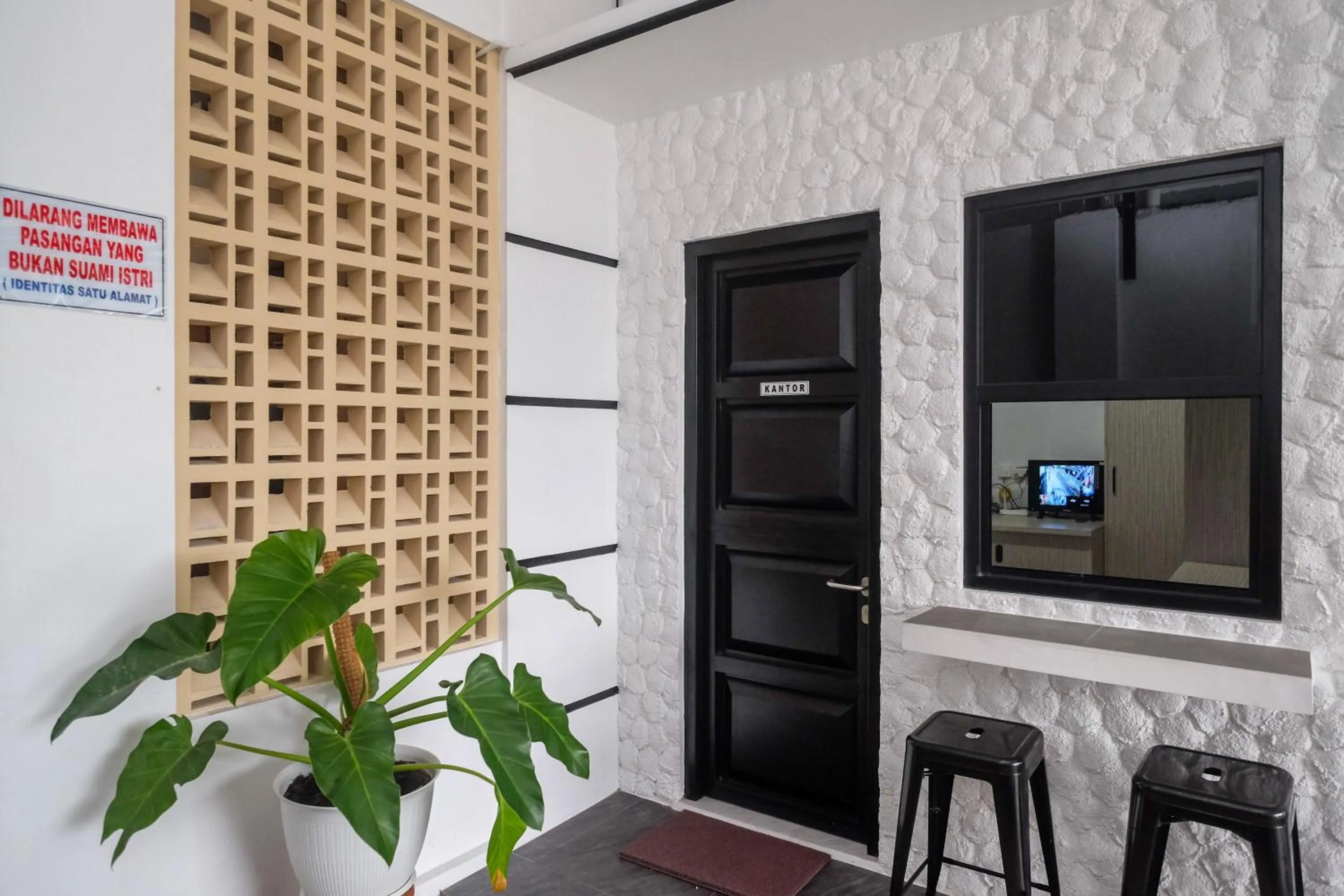 Property building in RedDoorz Syariah near Perempatan Kartasura